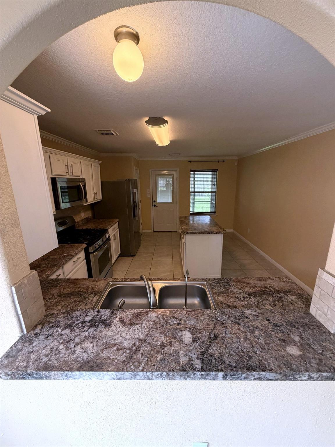 8315 White Pine Lane Property Photo 4