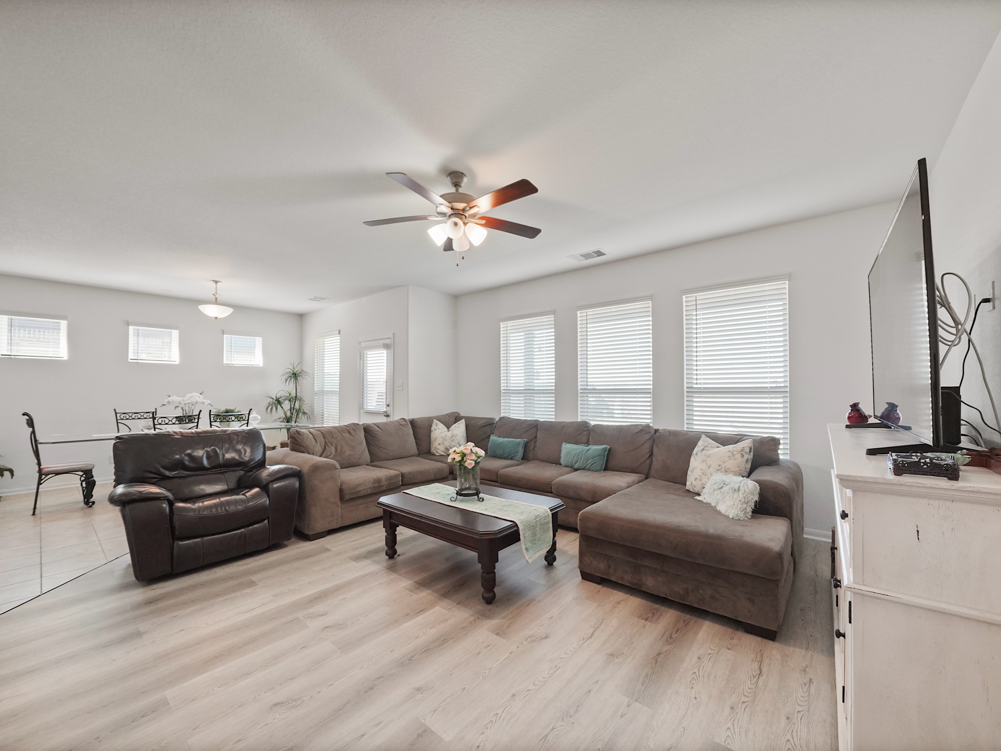 6719 Northchester Drive Property Photo 3