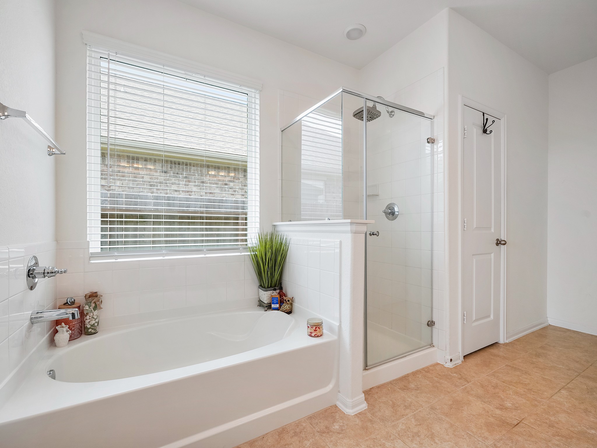 6719 Northchester Drive Property Photo 4