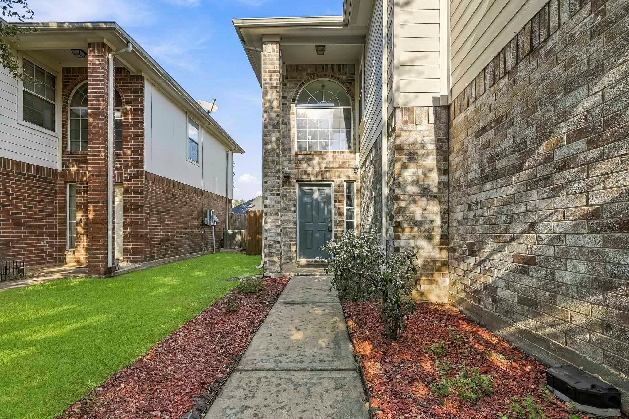 6726 Windy River Lane Property Photo 4