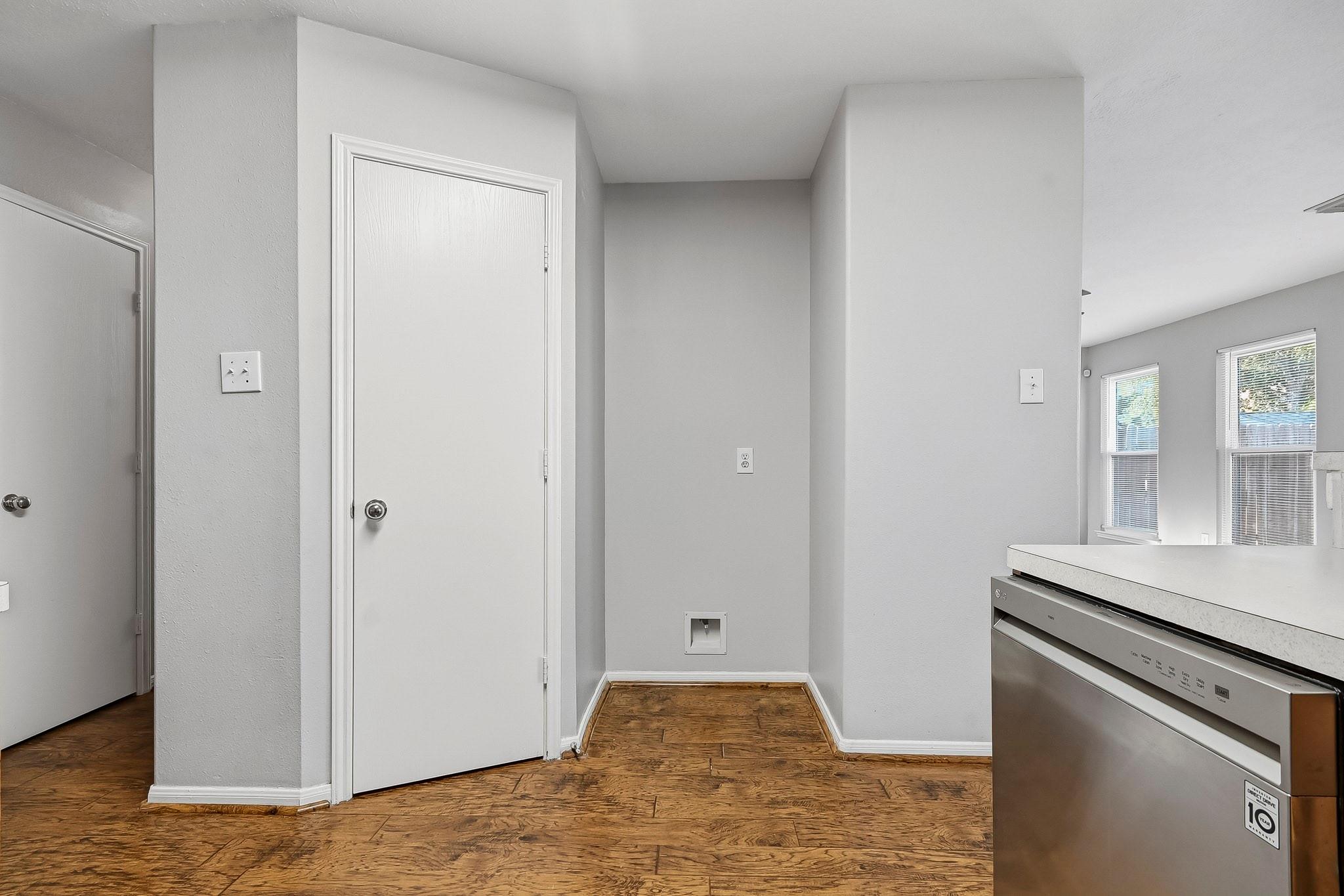 6726 Windy River Lane Property Photo 14