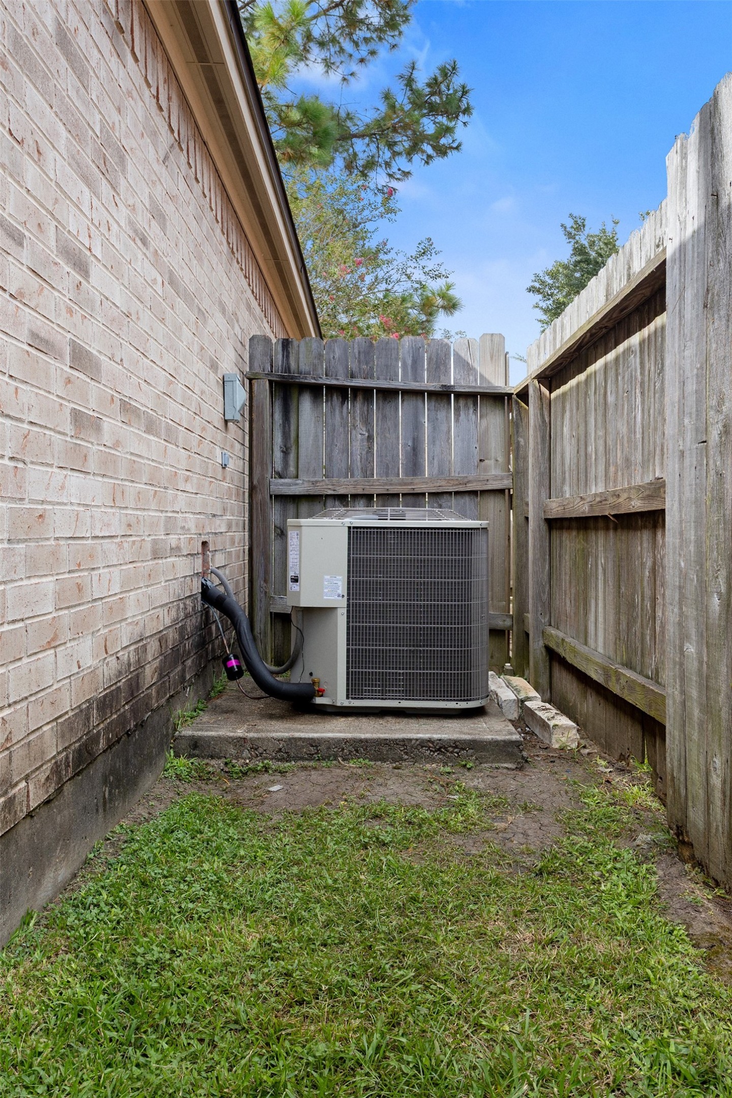 6111 Windsor Chase Lane Property Photo 2