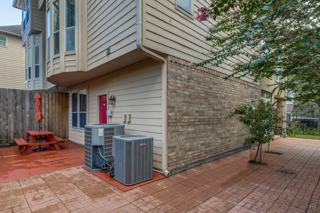 4110 Woodhead Street Property Photo 4