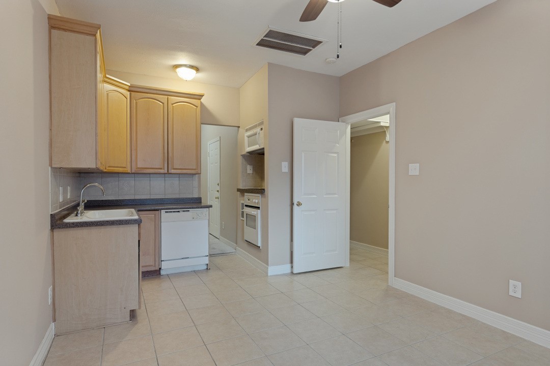4110 Woodhead Street Property Photo 5