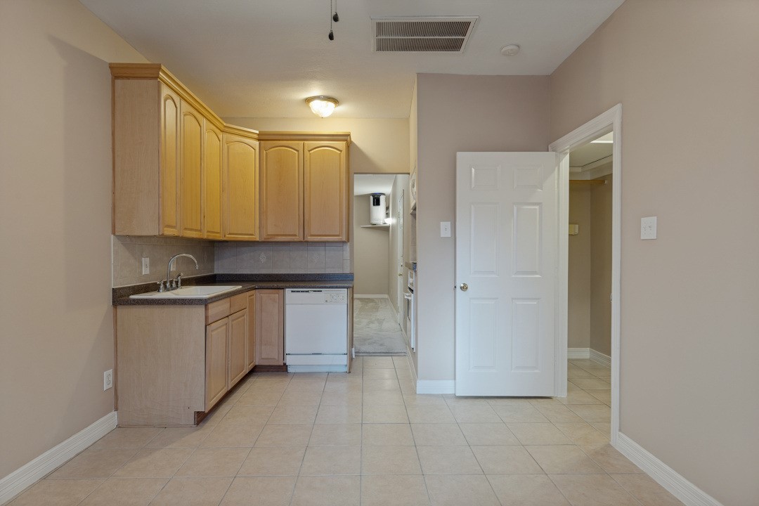 4110 Woodhead Street Property Photo 7
