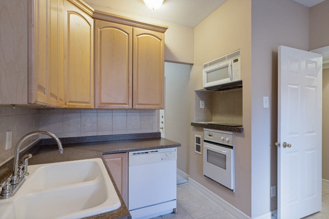4110 Woodhead Street Property Photo 9