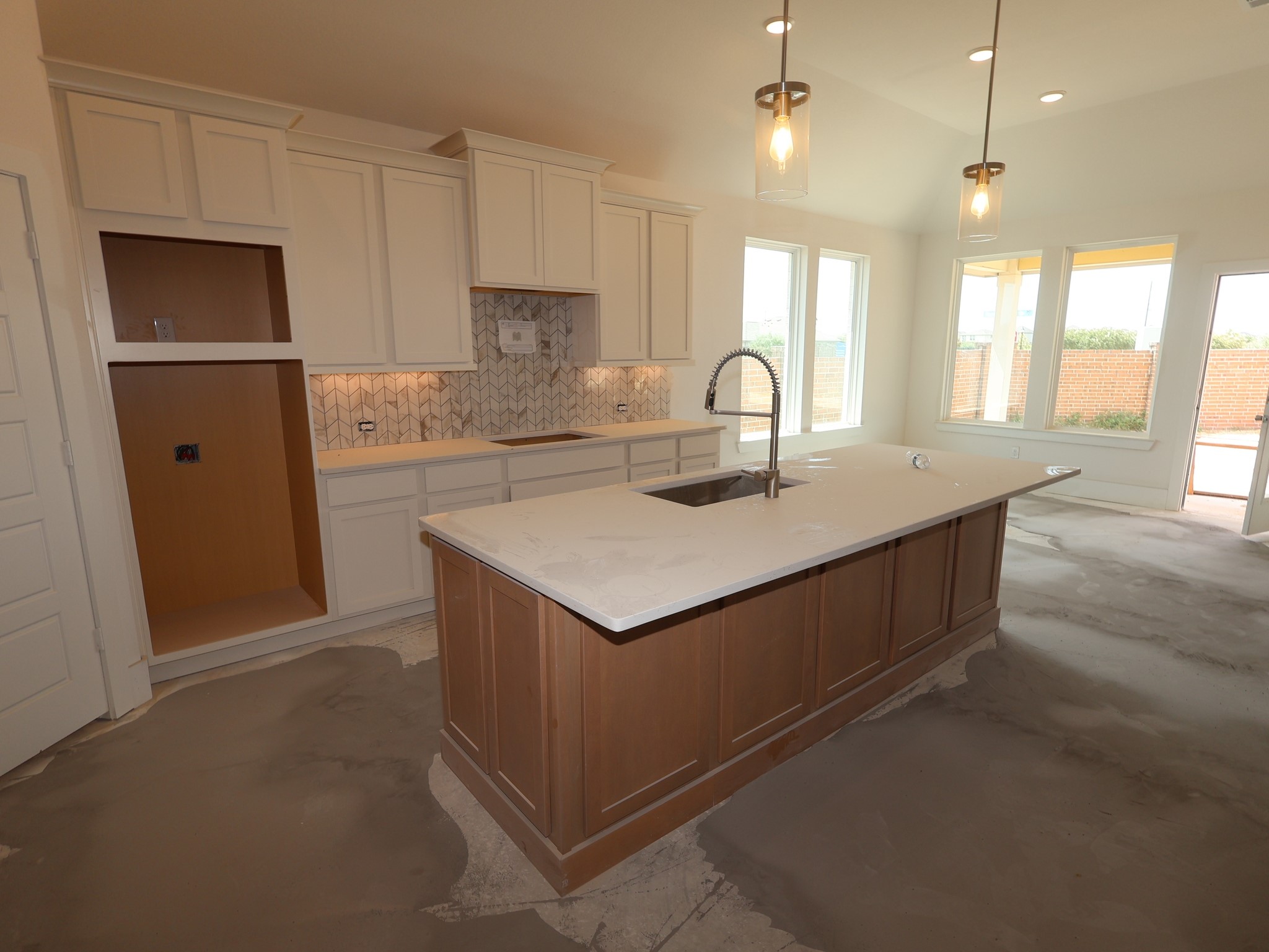 21142 Bella Coral Drive Property Photo 5