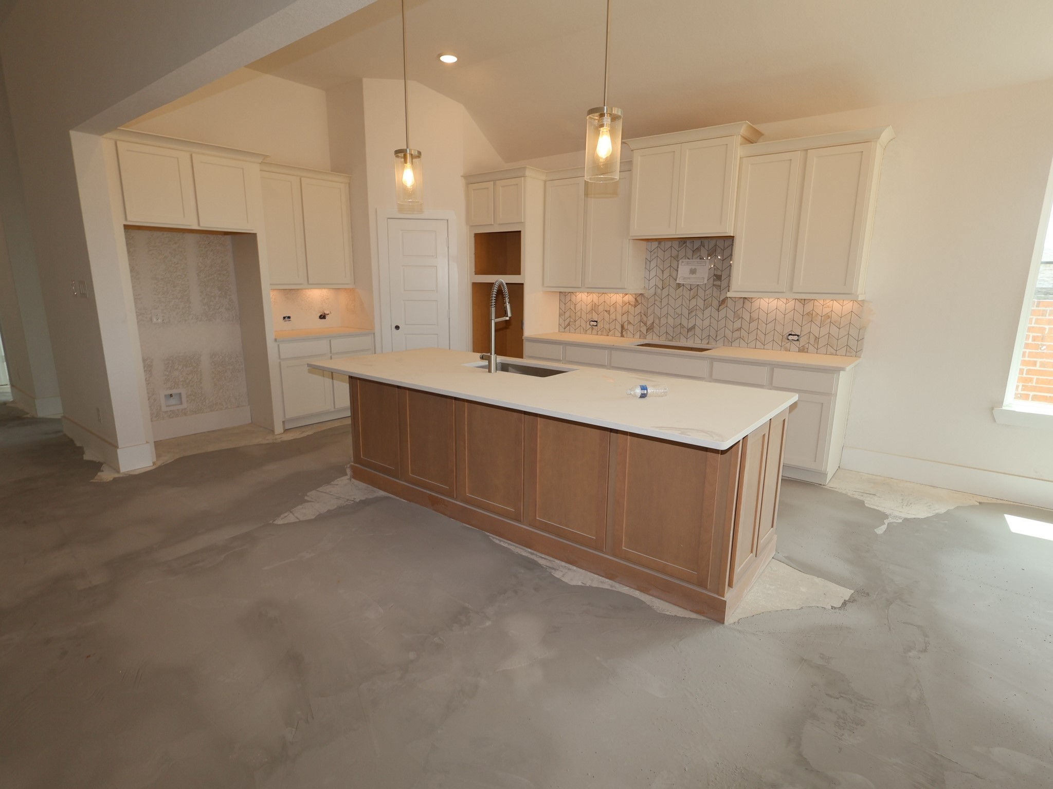 21142 Bella Coral Drive Property Photo 6