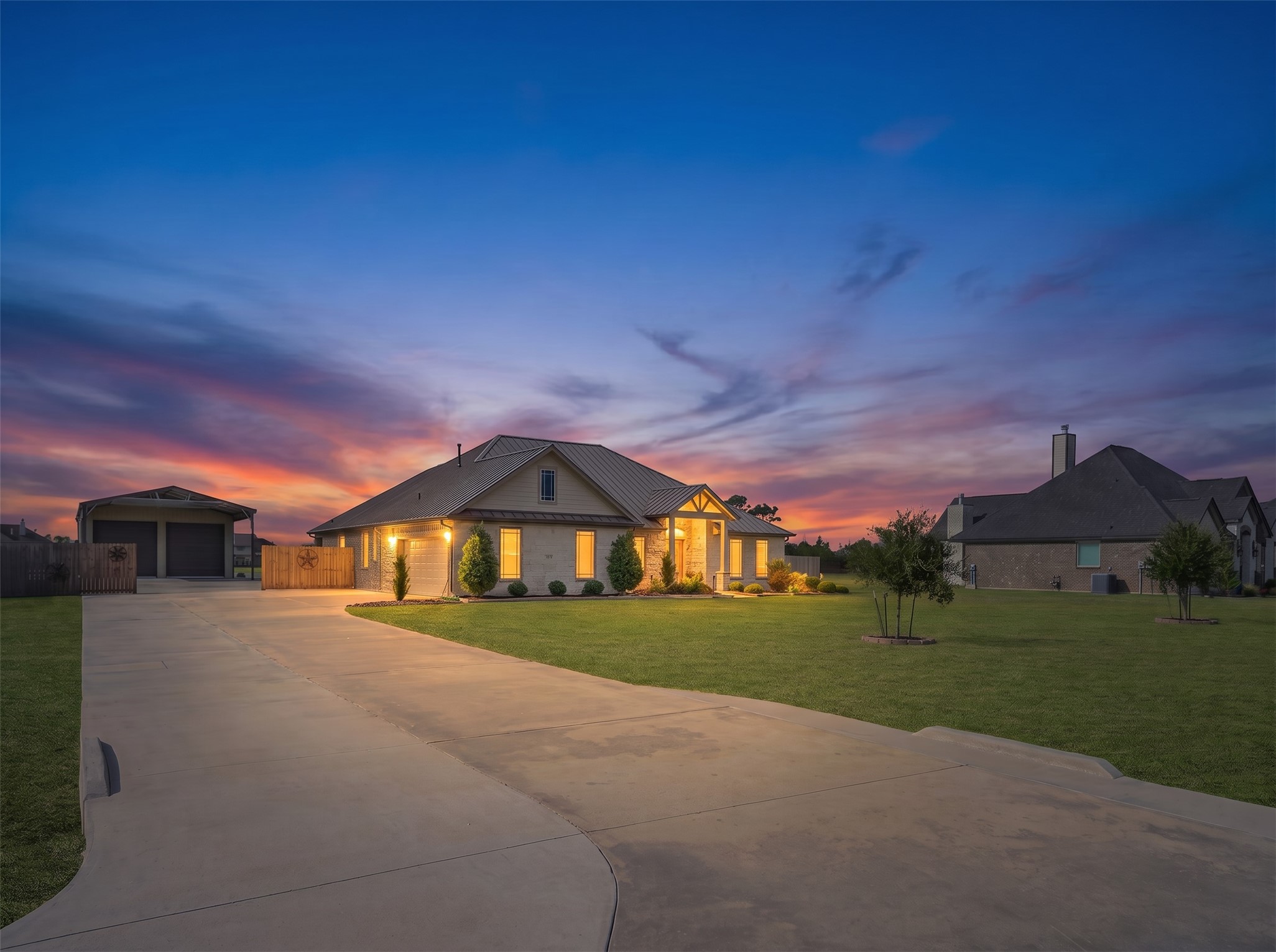 4542 Pineloch Bayou Drive Property Photo 1