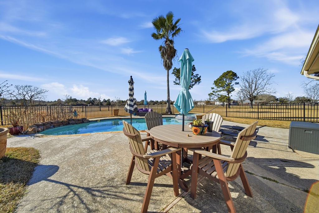 5250 Lauren Road Property Photo 3