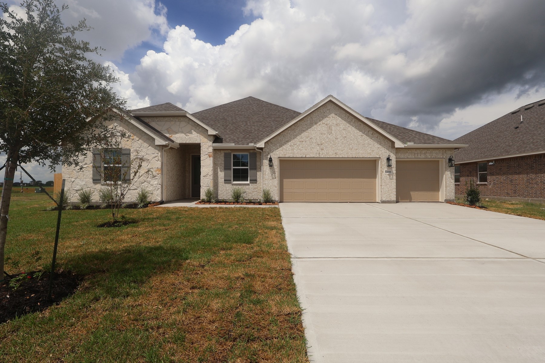 12019 Old Fashion Circle Property Photo 1