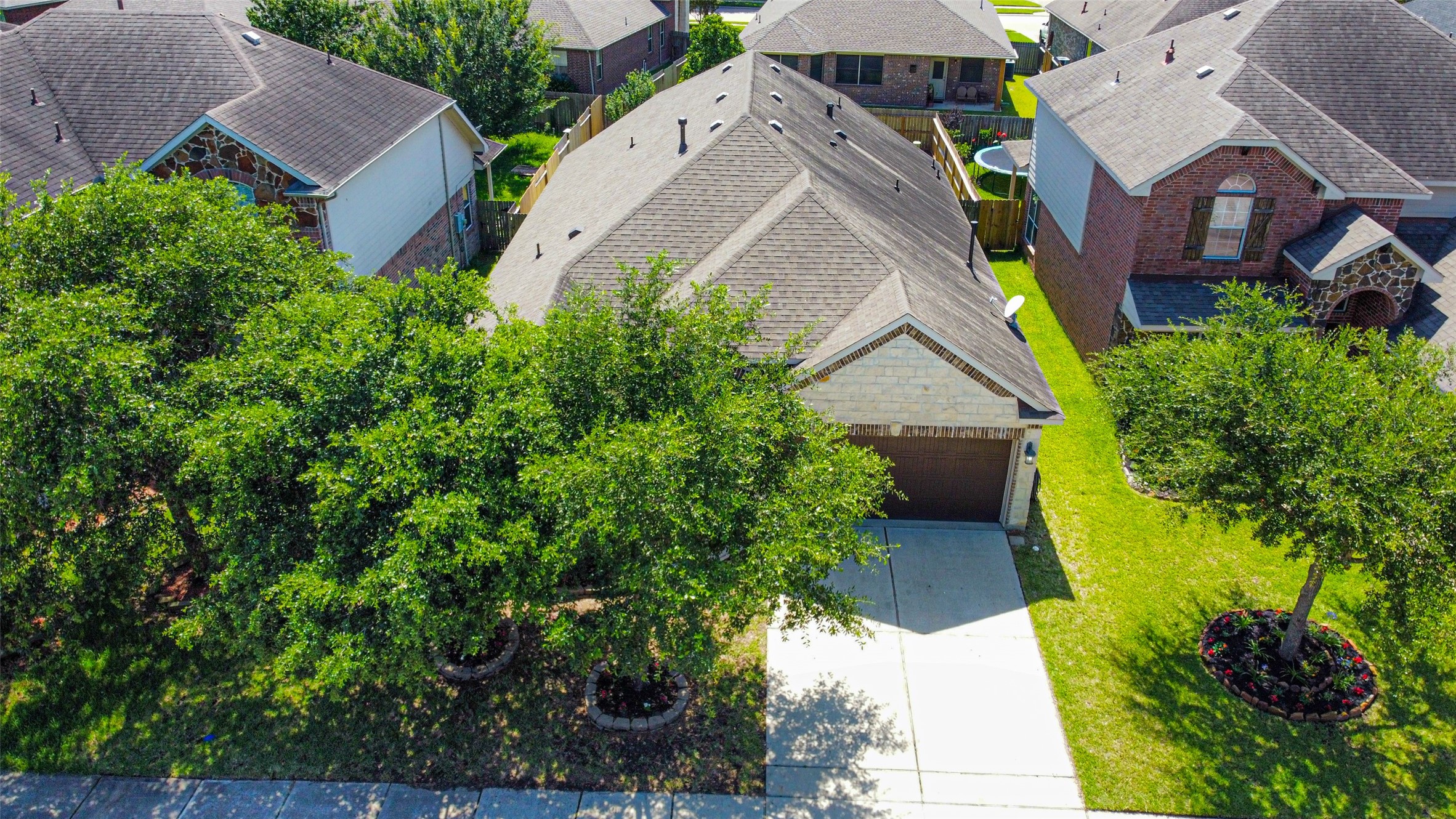 8619 Debbie Terrace Drive Property Photo 3