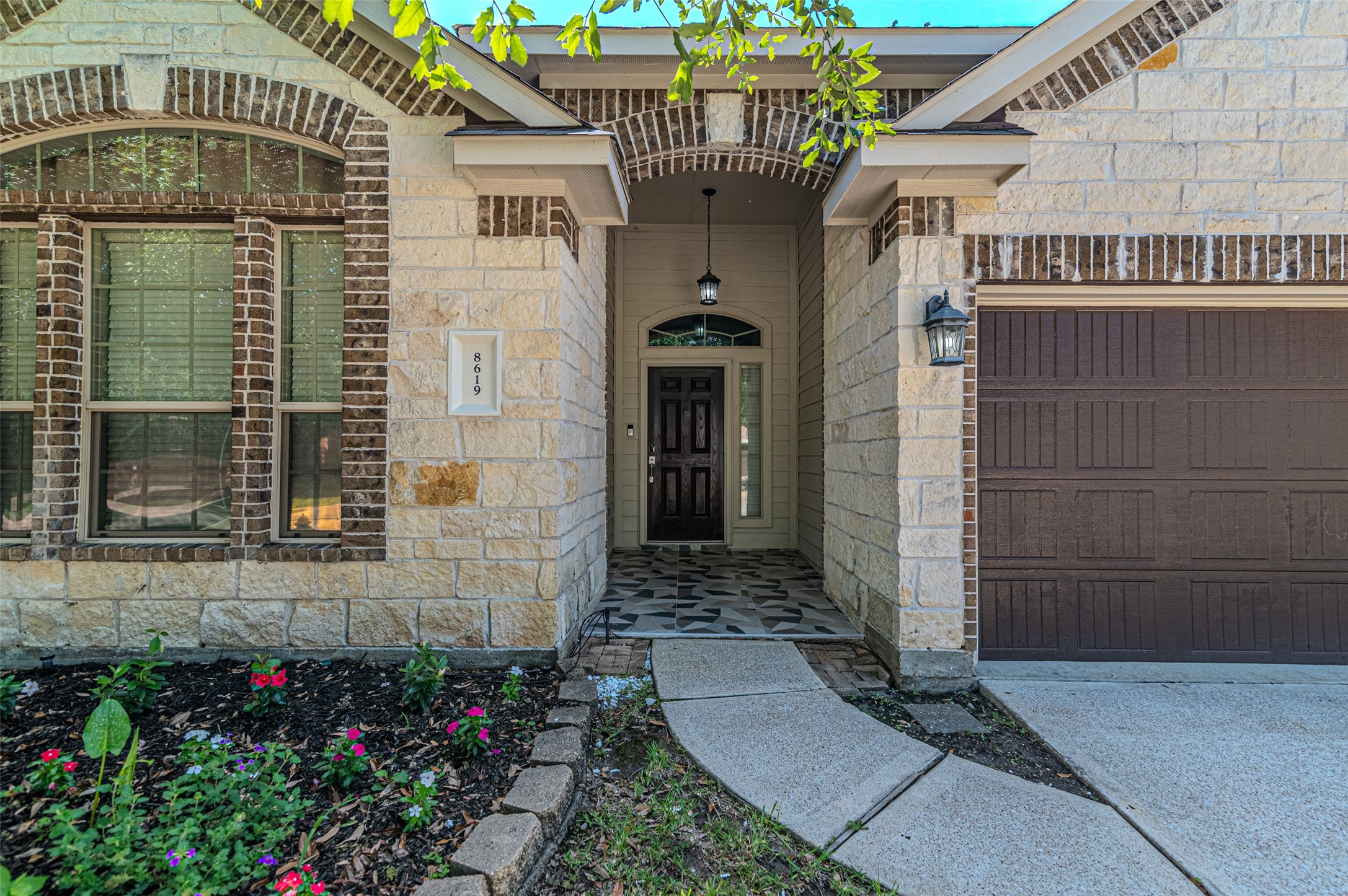 8619 Debbie Terrace Drive Property Photo 6