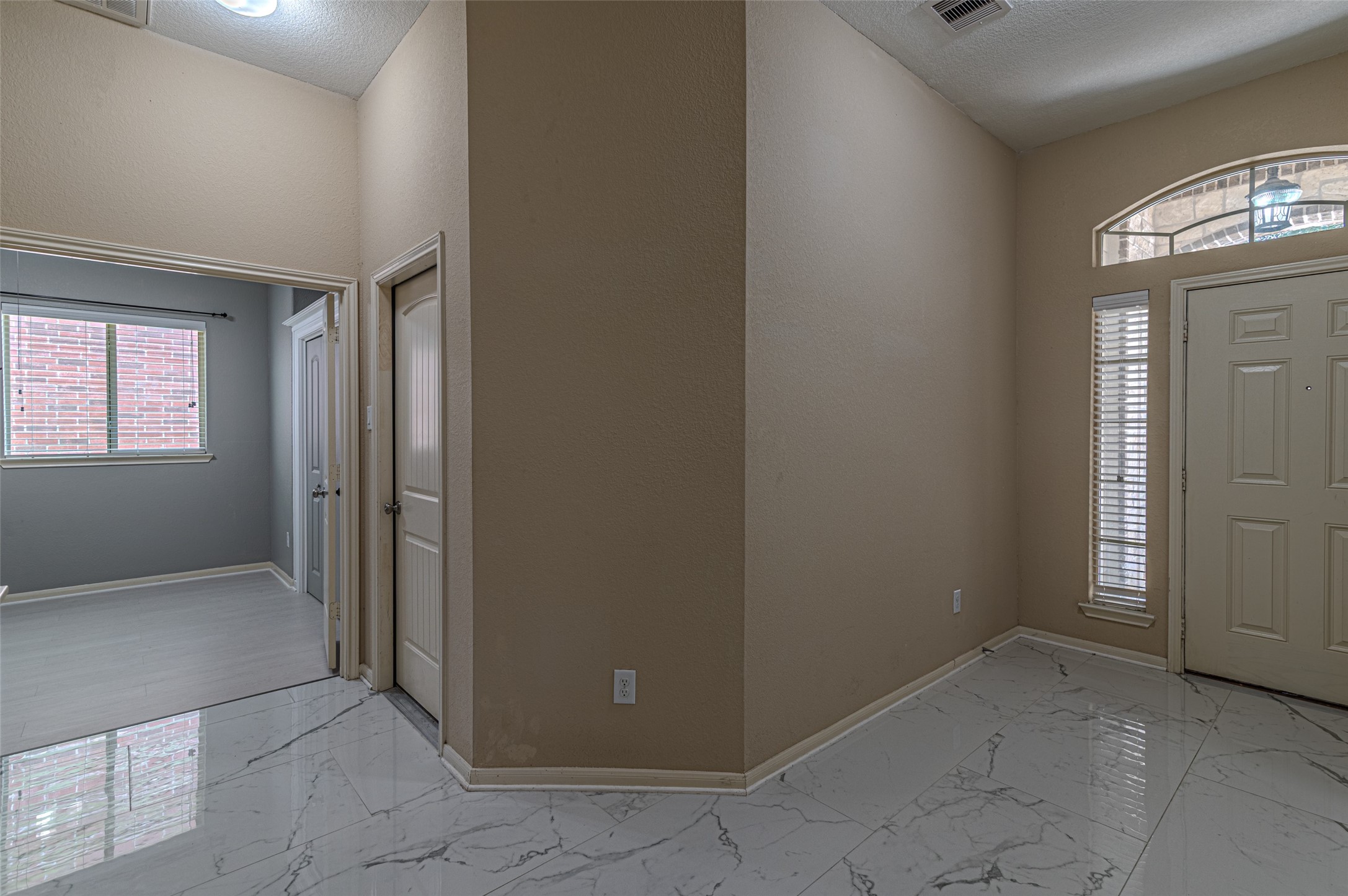 8619 Debbie Terrace Drive Property Photo 11