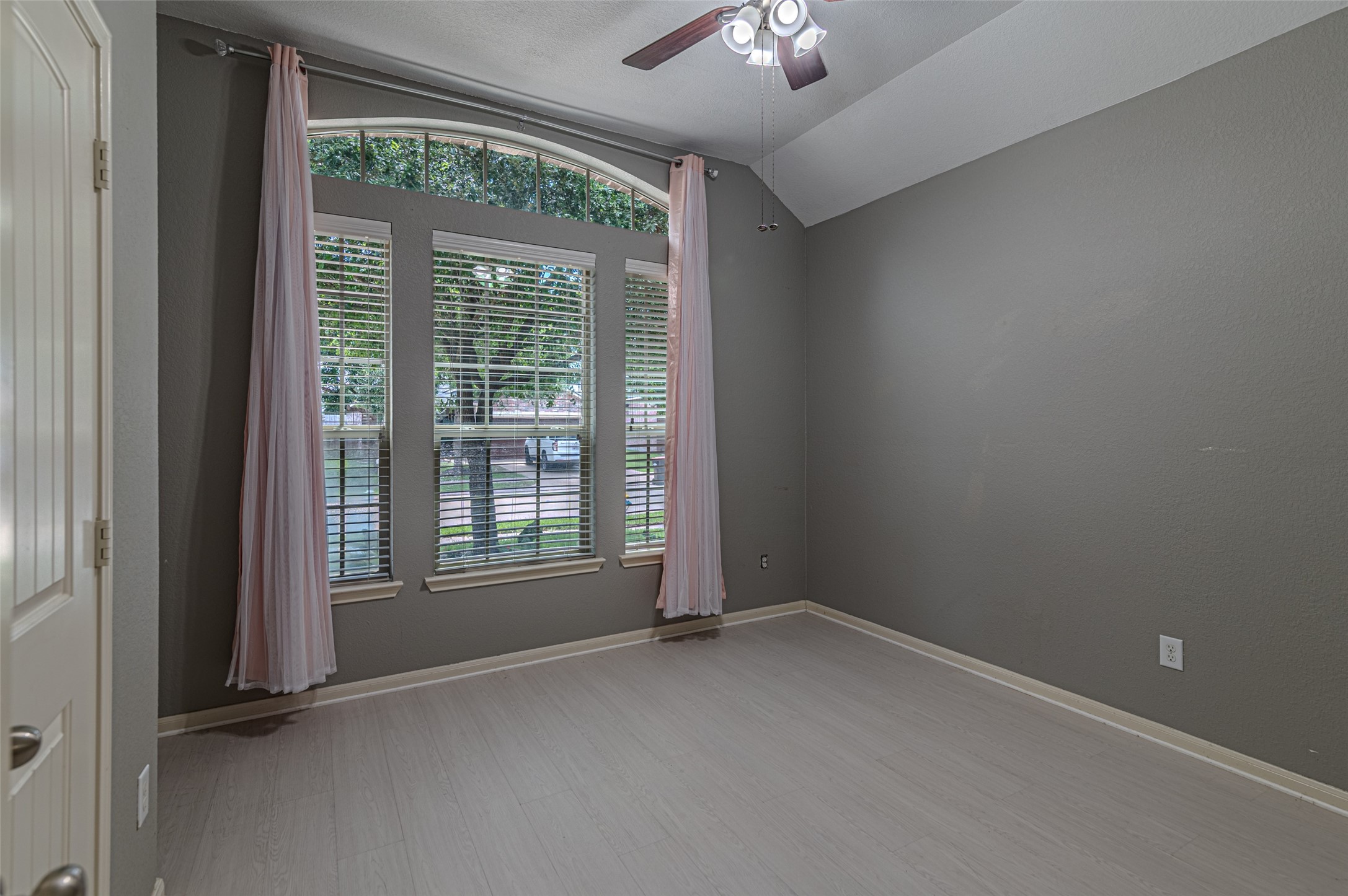 8619 Debbie Terrace Drive Property Photo 17