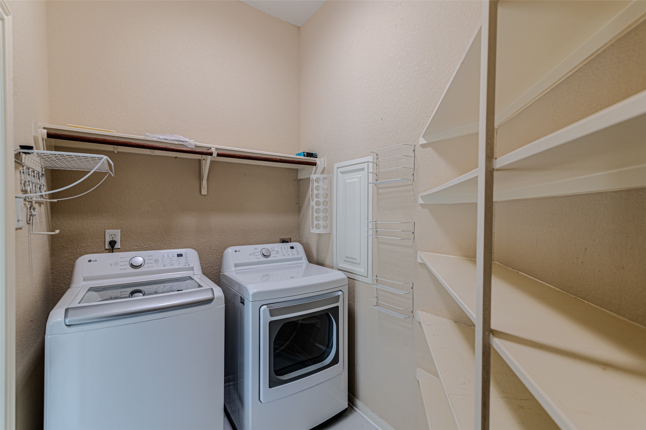8619 Debbie Terrace Drive Property Photo 42