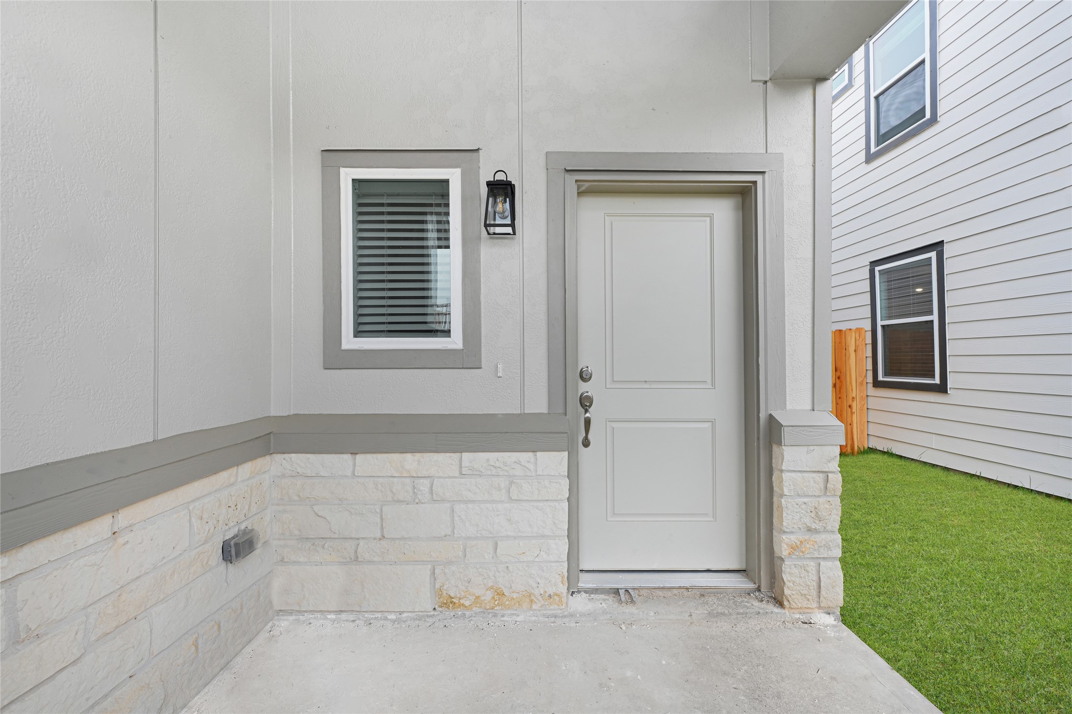 14211 Aston Pine Drive Property Photo 3