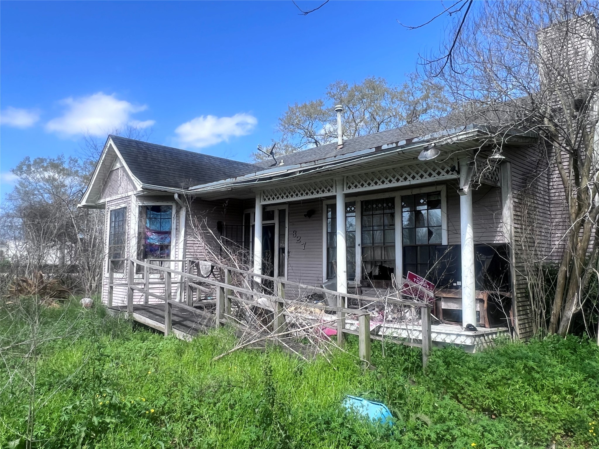 827 Coen Road Property Photo 2
