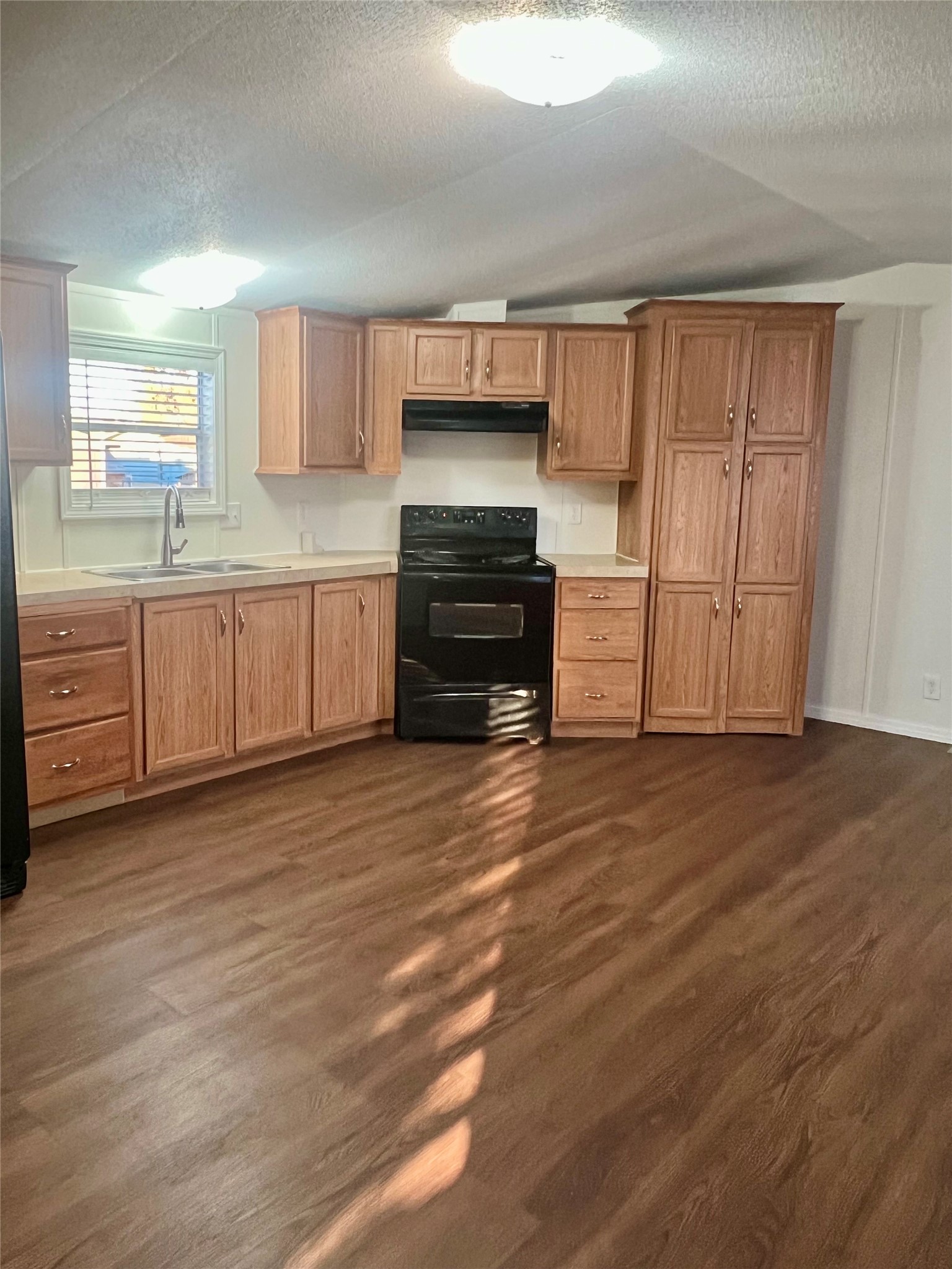 24413 Tree Lane Property Photo 4