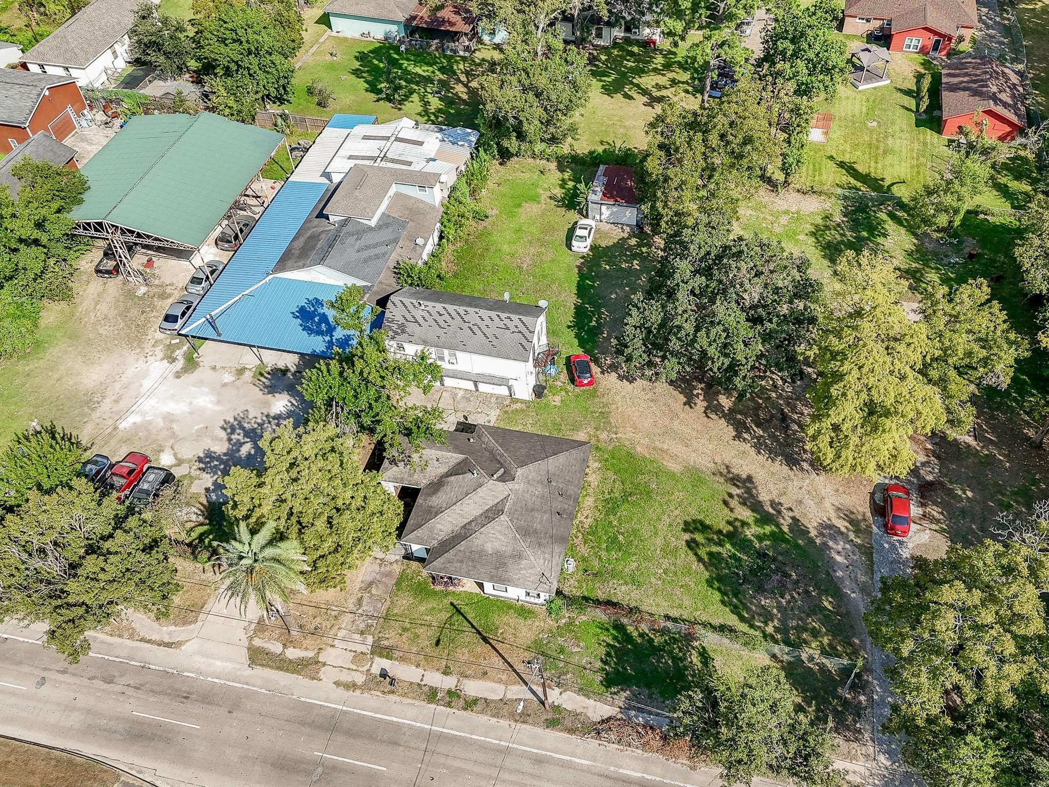 2413 E Crosstimbers Street Property Photo 3