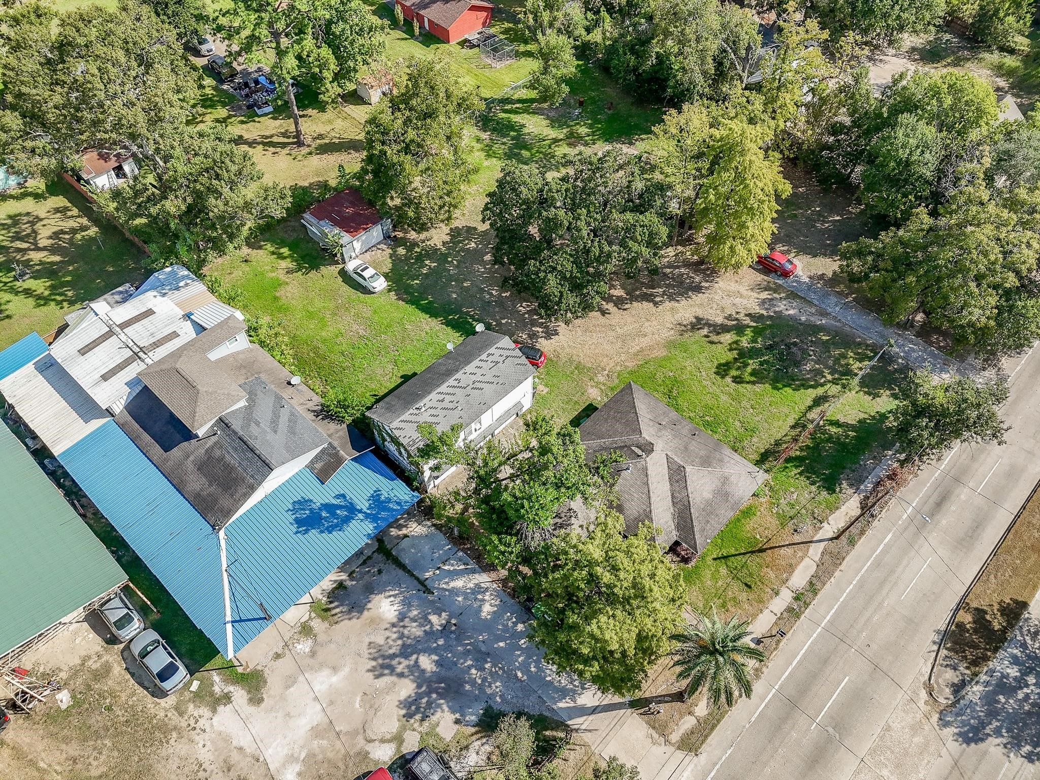 2413 E Crosstimbers Street Property Photo 4