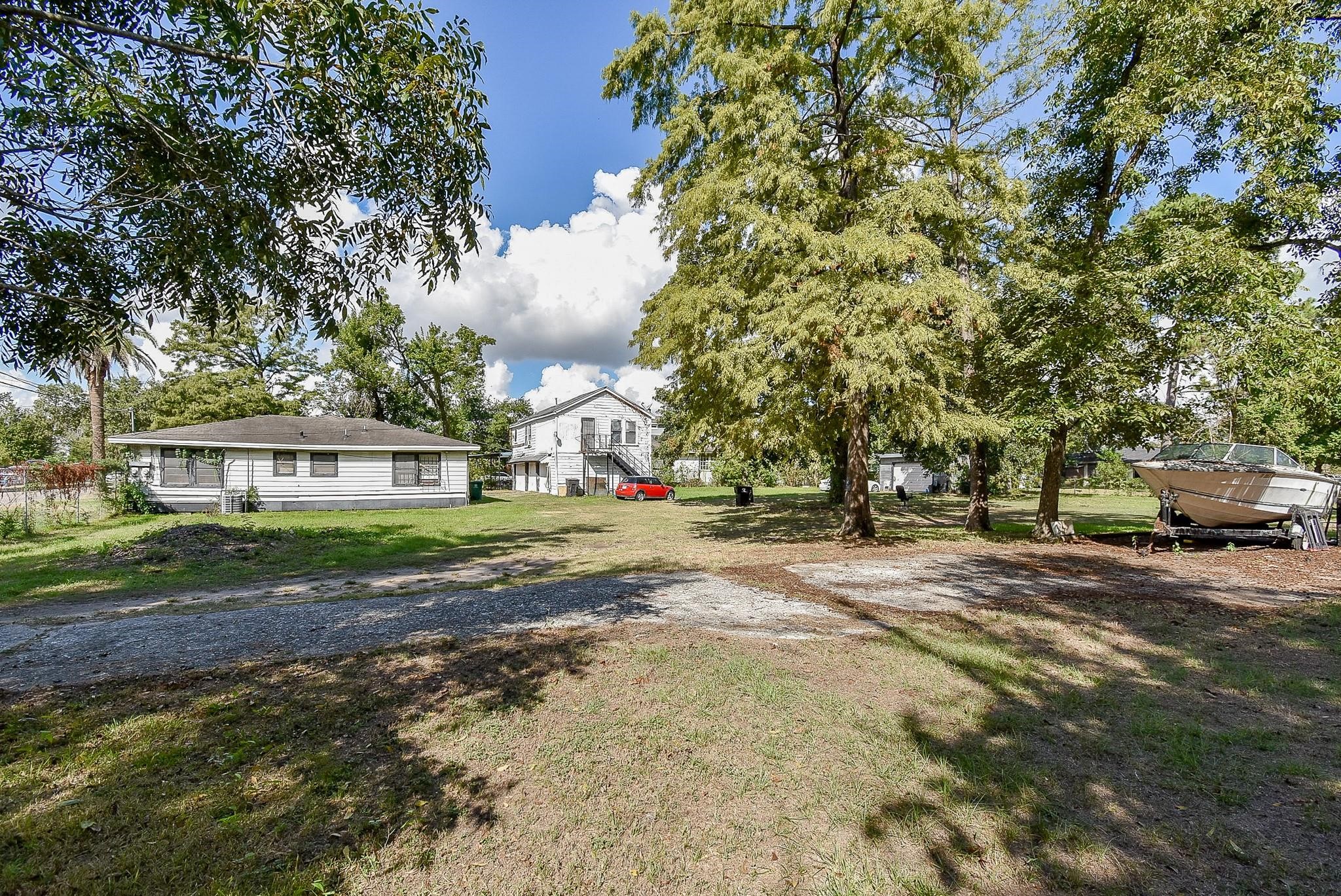 2413 E Crosstimbers Street Property Photo 8