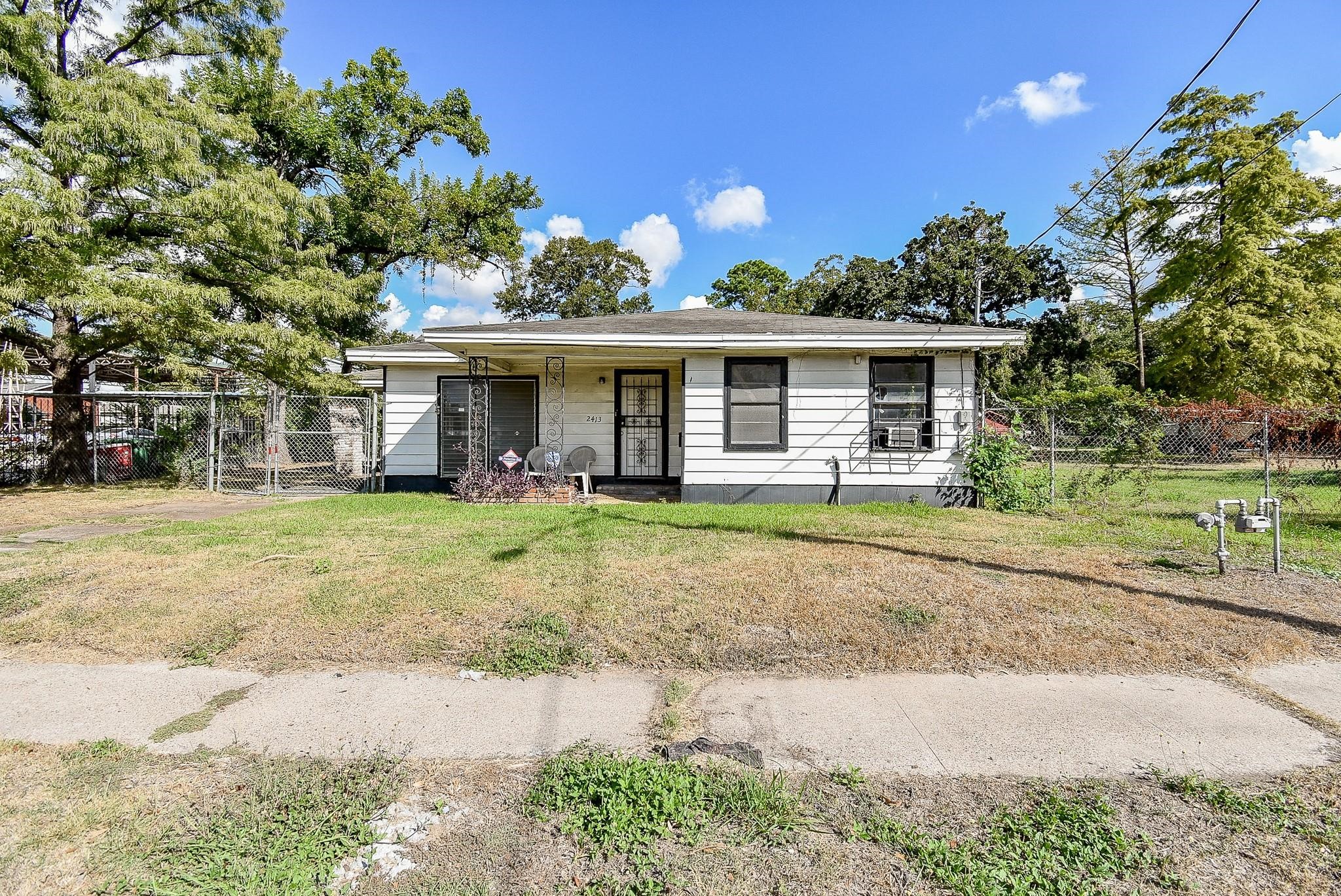 2413 E Crosstimbers Street Property Photo 12