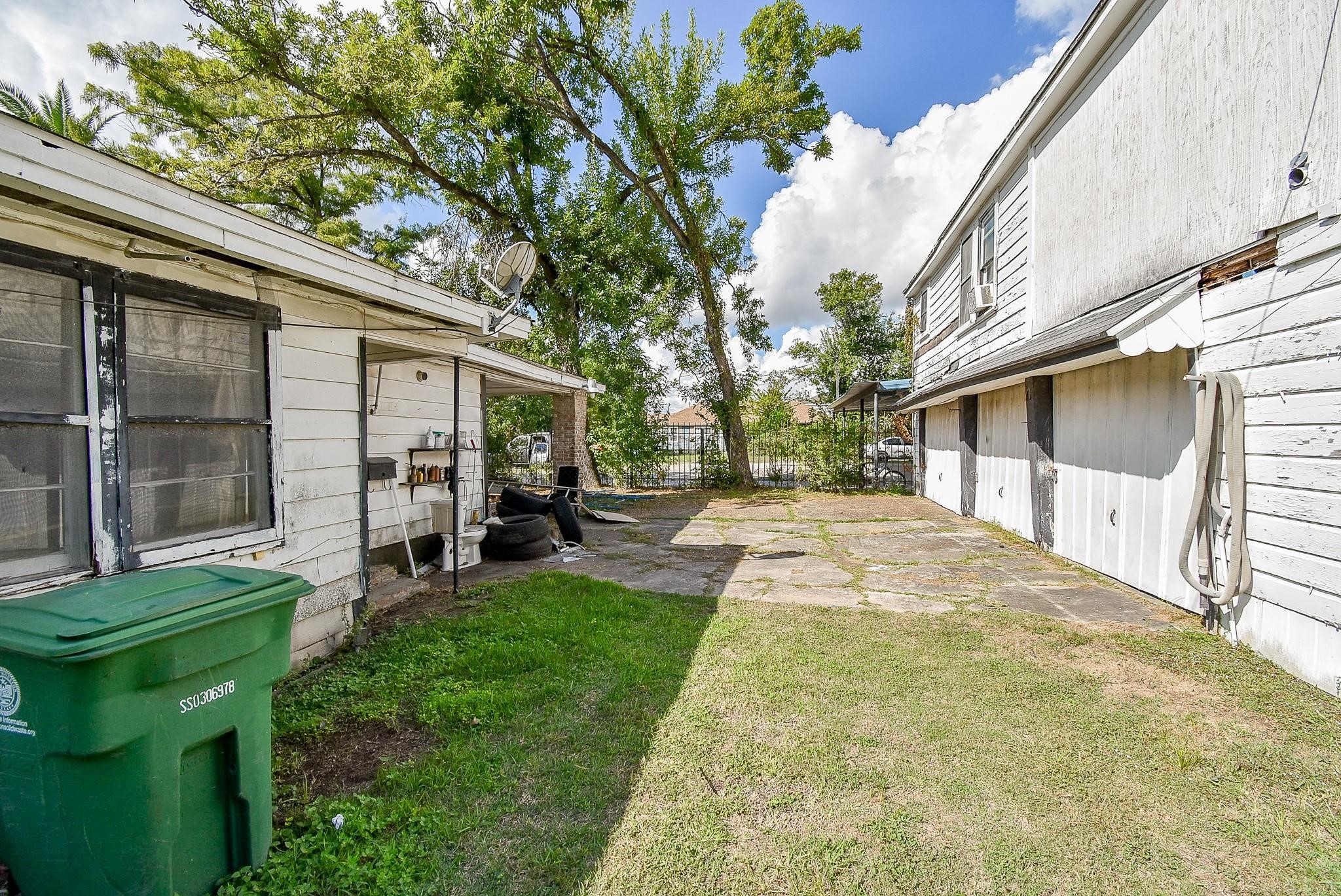 2413 E Crosstimbers Street Property Photo 22