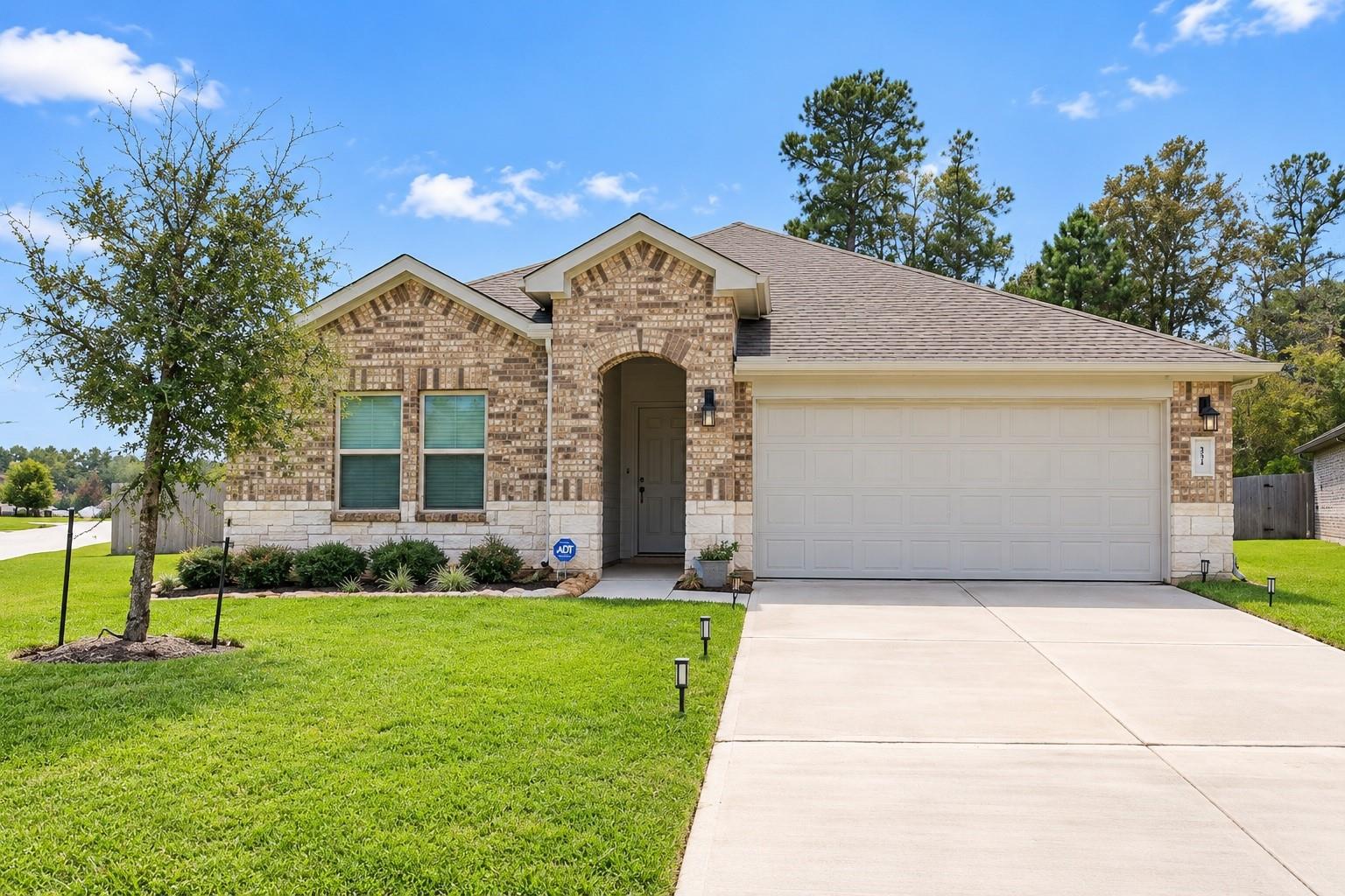2903 Arbors Edge Court Property Photo 1