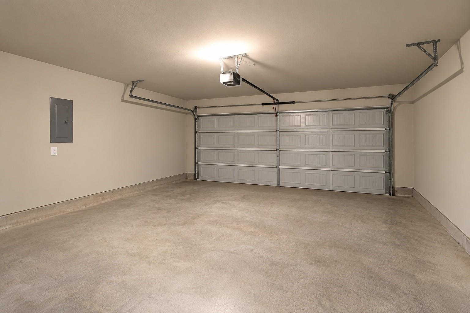 2903 Arbors Edge Court Property Photo 14