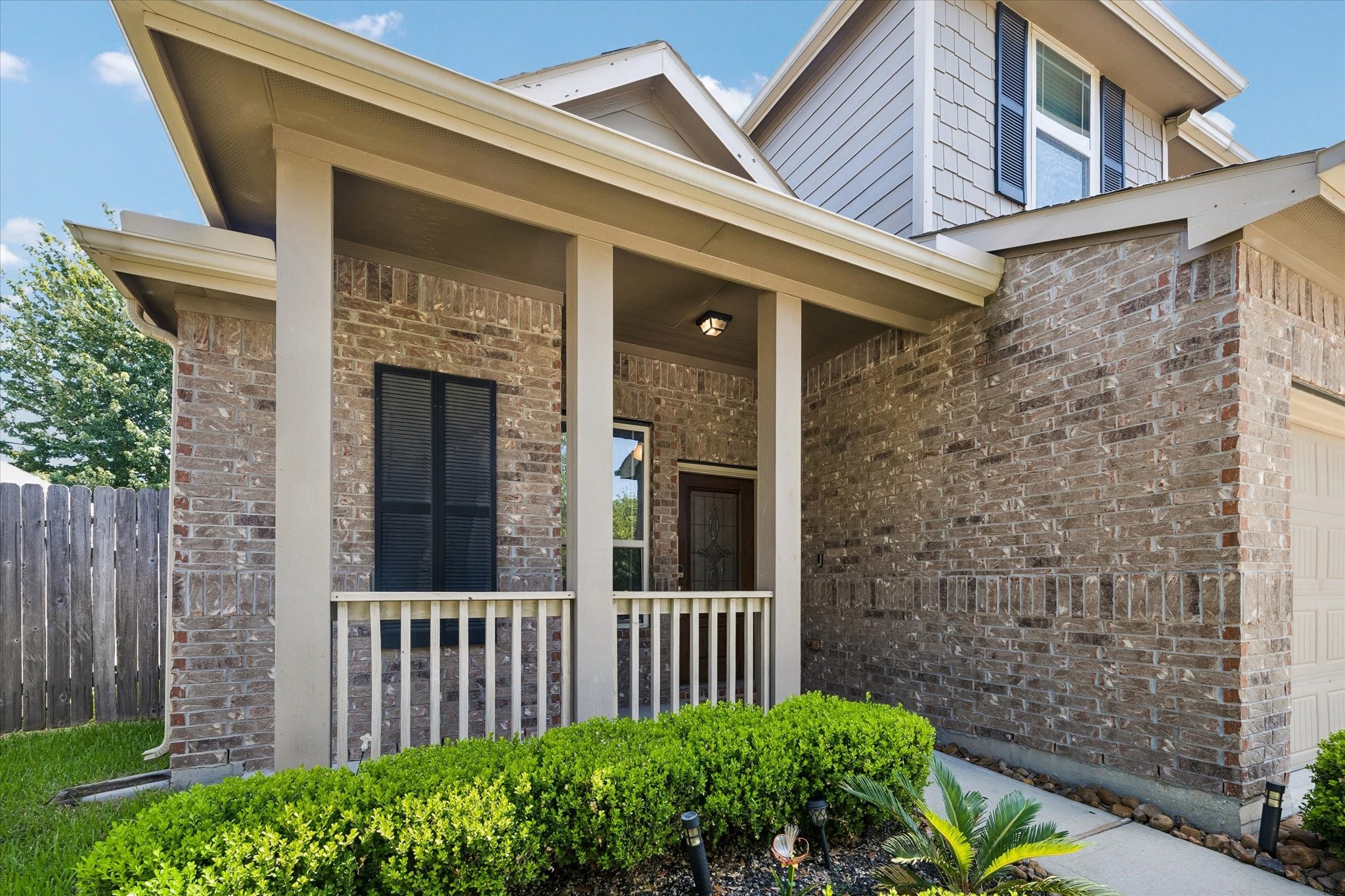 660 Oak Circle Drive E Property Photo 2