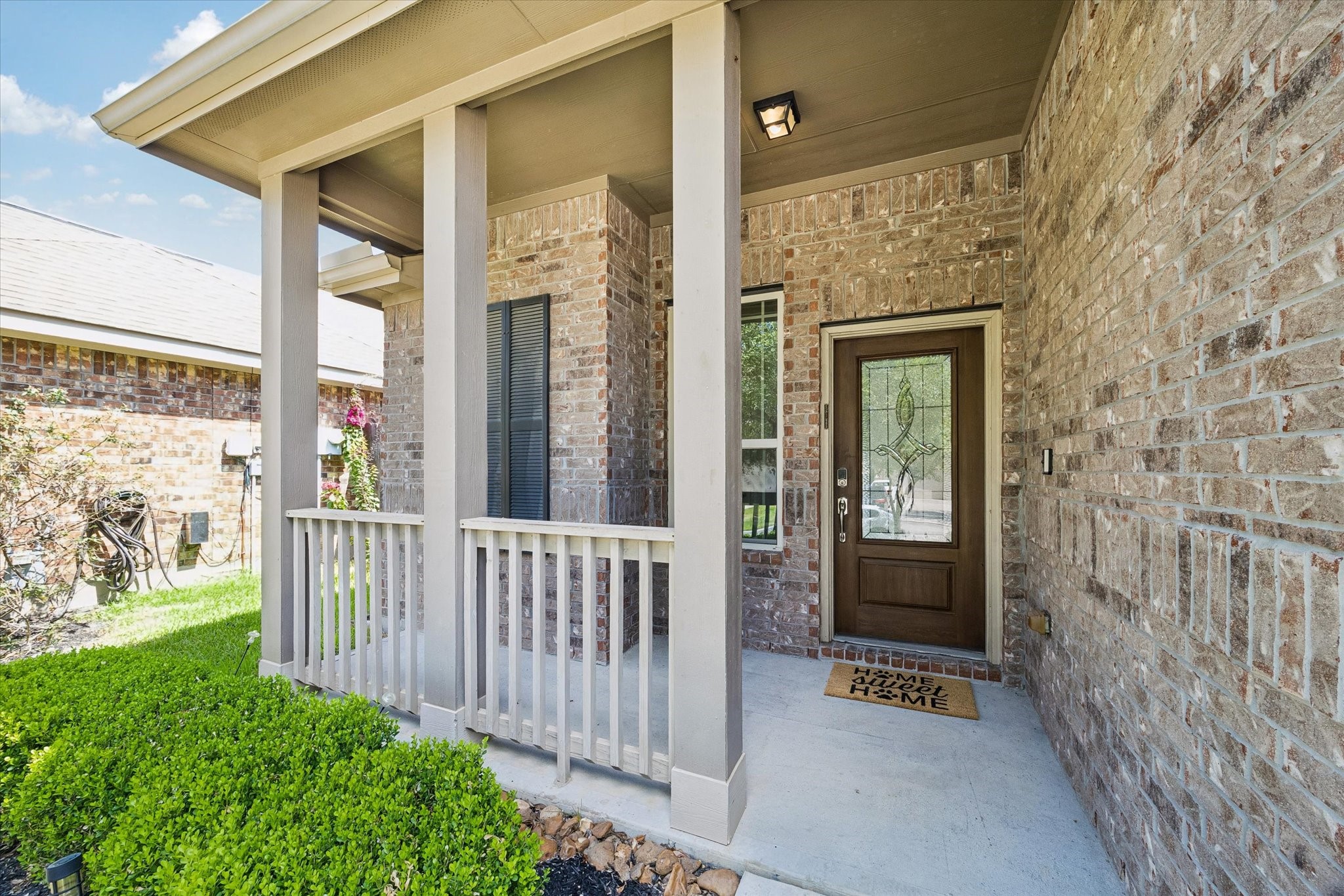 660 Oak Circle Drive E Property Photo 3