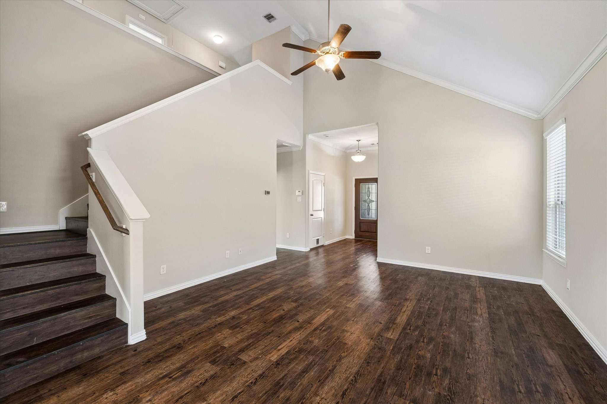 660 Oak Circle Drive E Property Photo 7