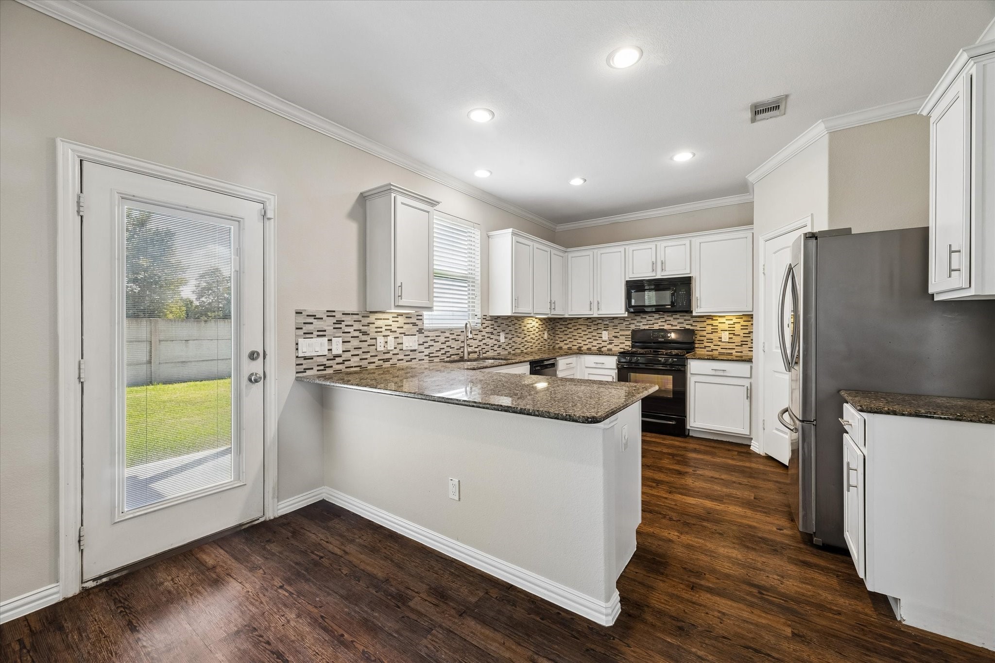 660 Oak Circle Drive E Property Photo 10