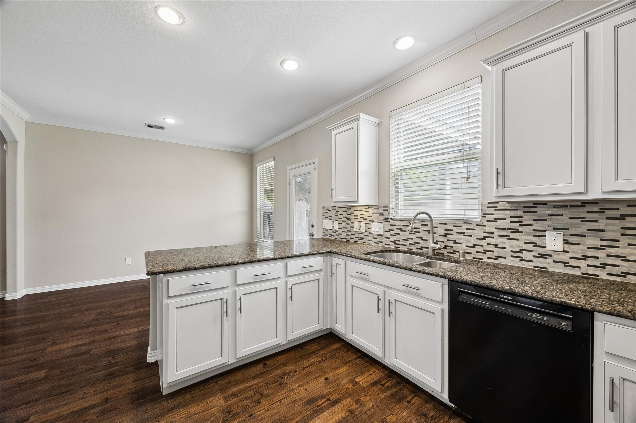 660 Oak Circle Drive E Property Photo 12