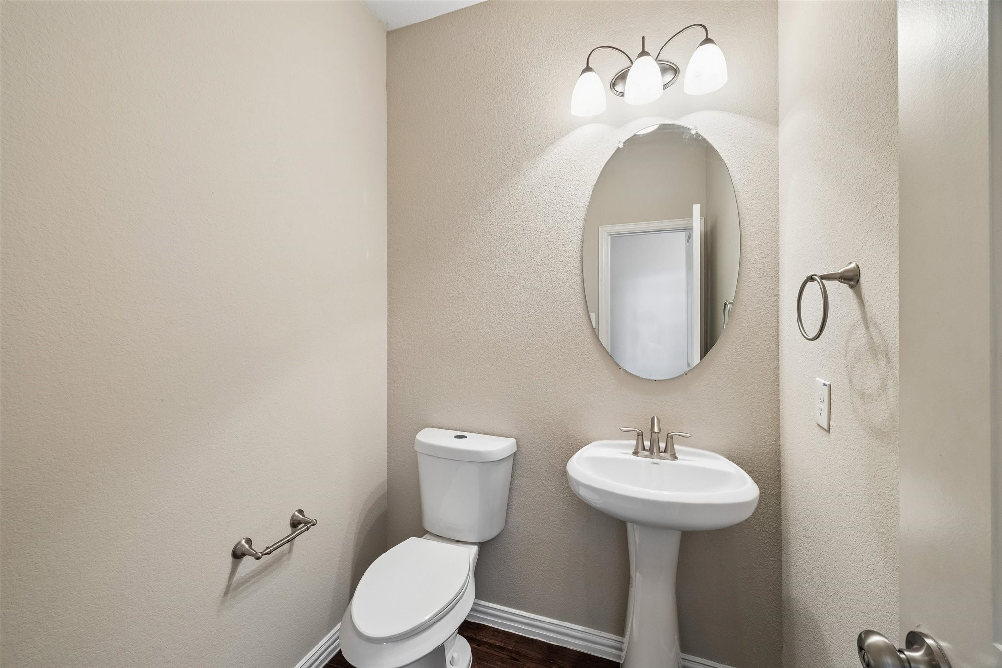 660 Oak Circle Drive E Property Photo 14