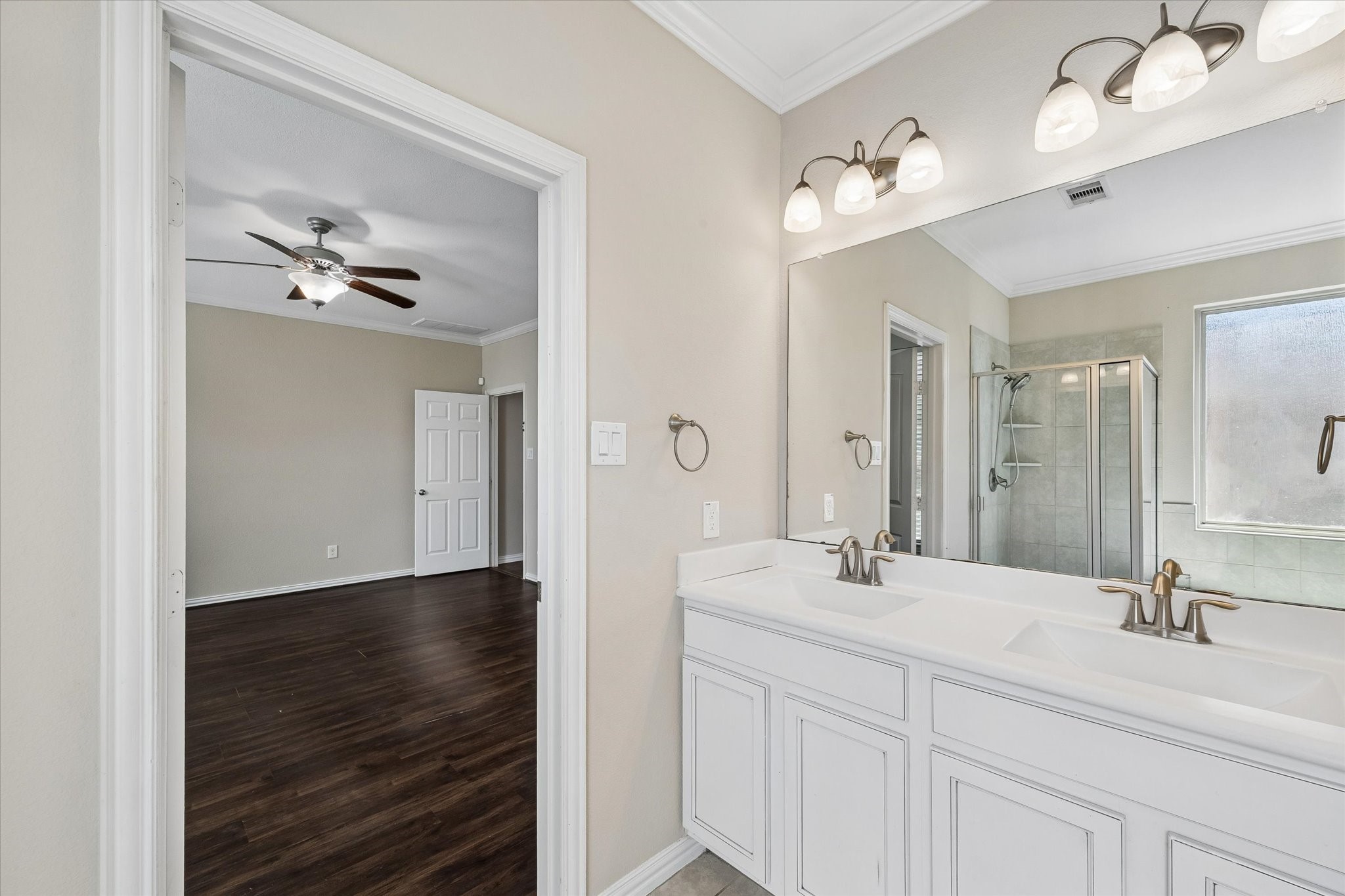 660 Oak Circle Drive E Property Photo 19