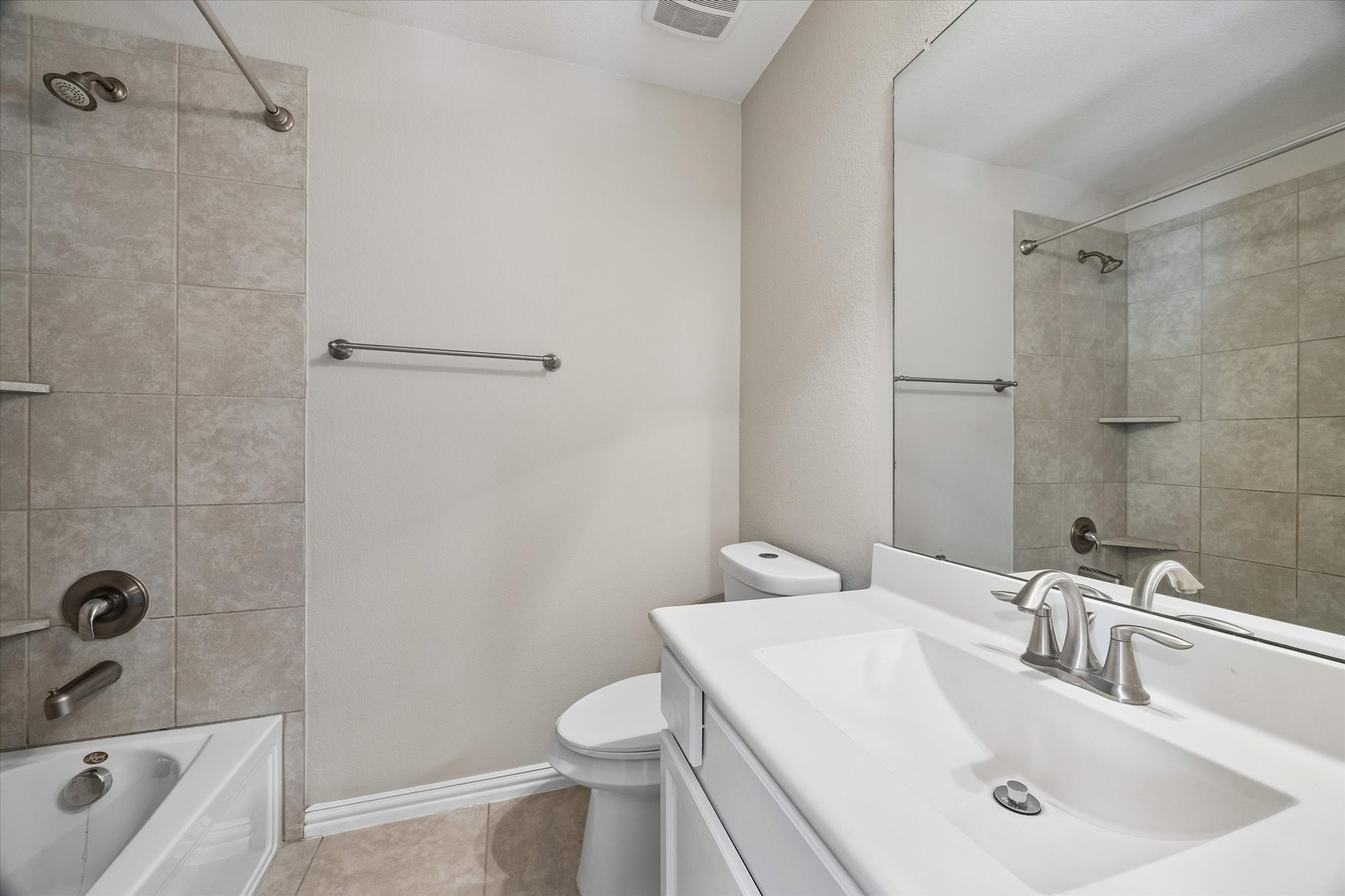 660 Oak Circle Drive E Property Photo 27