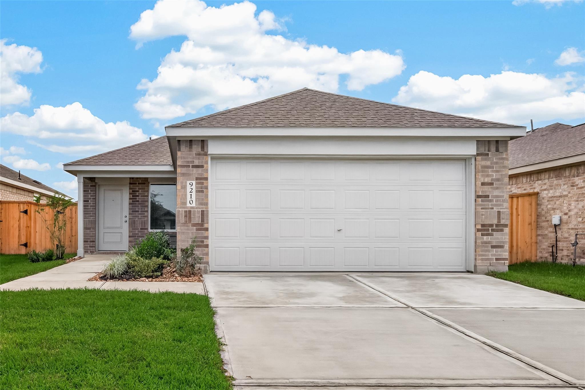 9210 Tern Pines Lane Property Photo 1