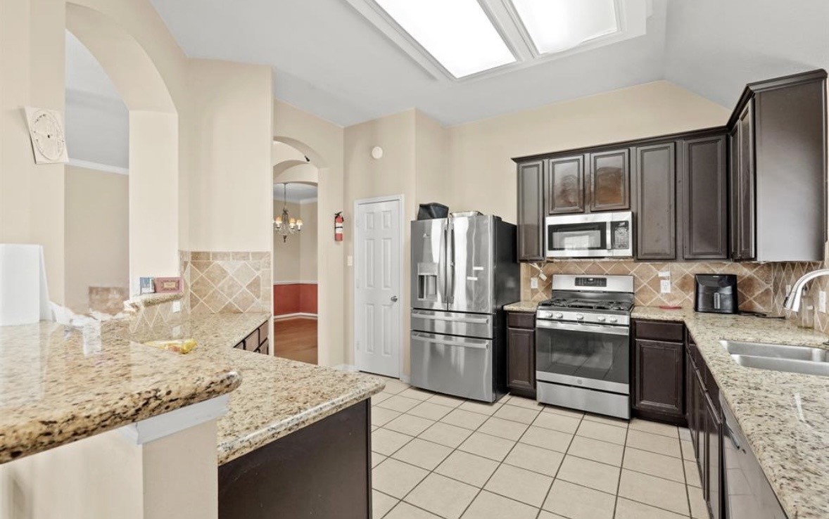 3106 Valley Court Property Photo 4