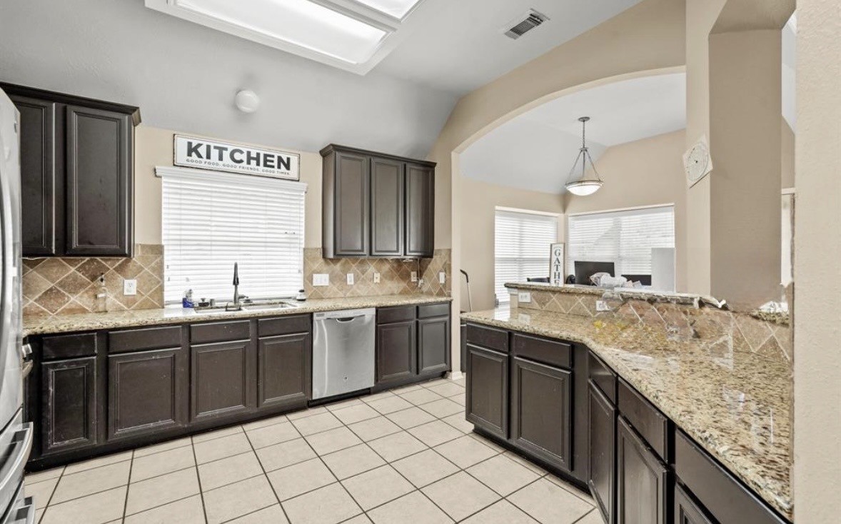 3106 Valley Court Property Photo 5