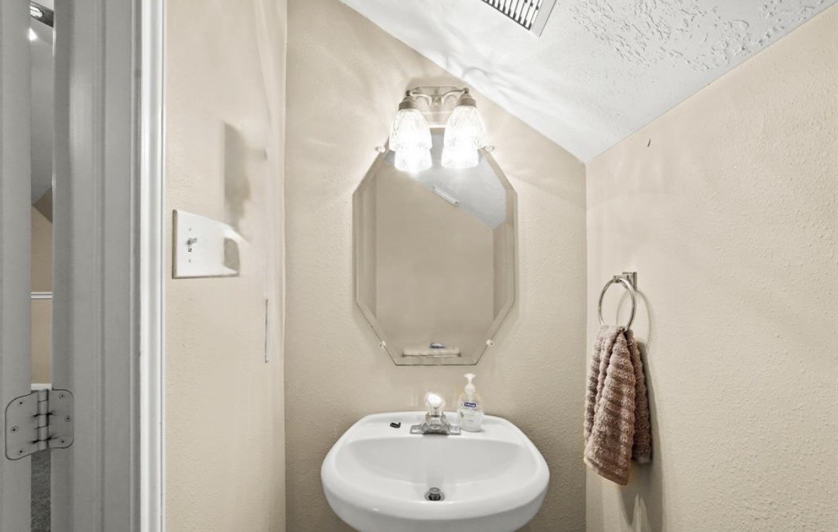 3106 Valley Court Property Photo 11