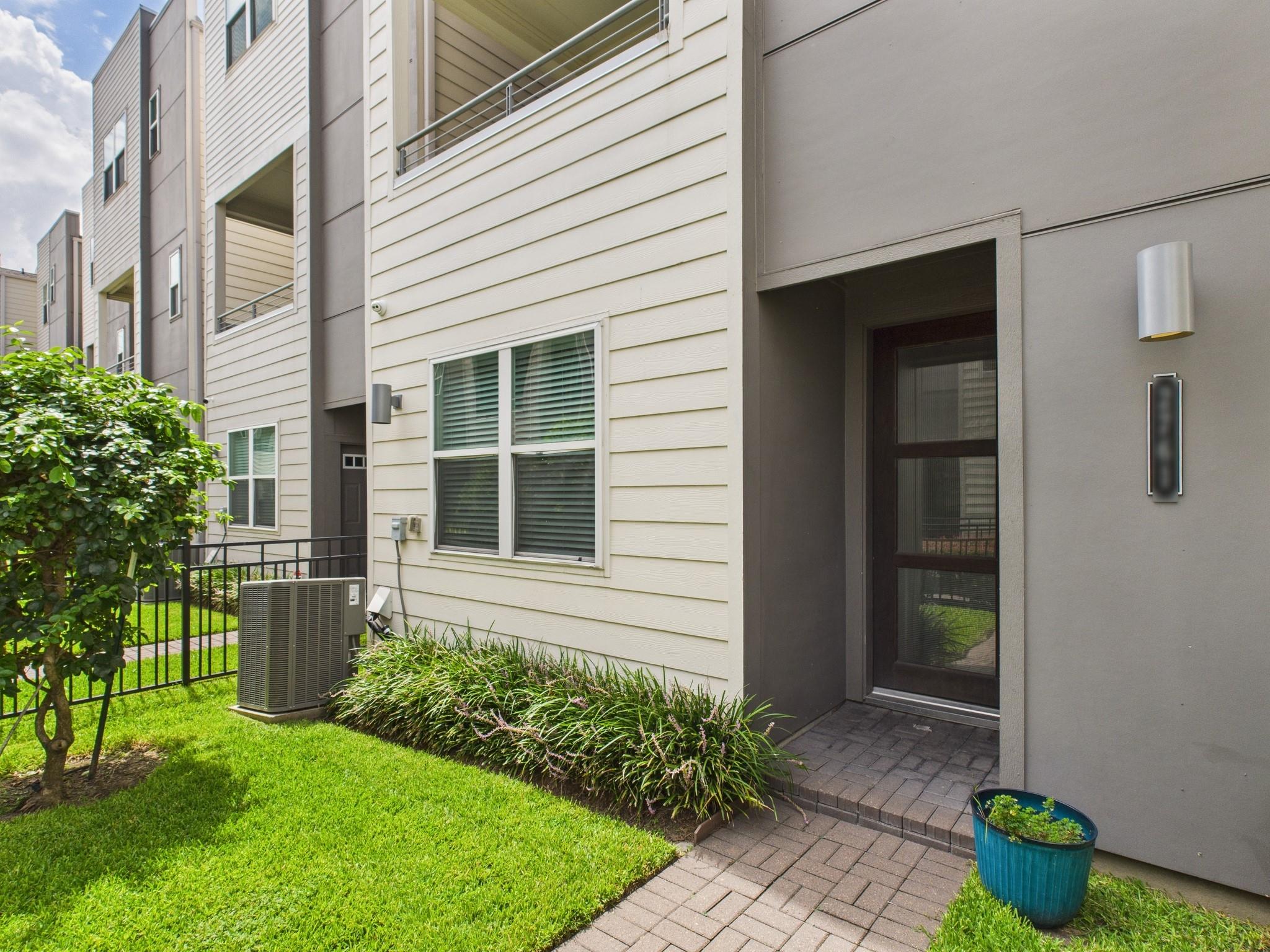2761 Clinton Drive, Houston Tx 77020 Property Photo 2
