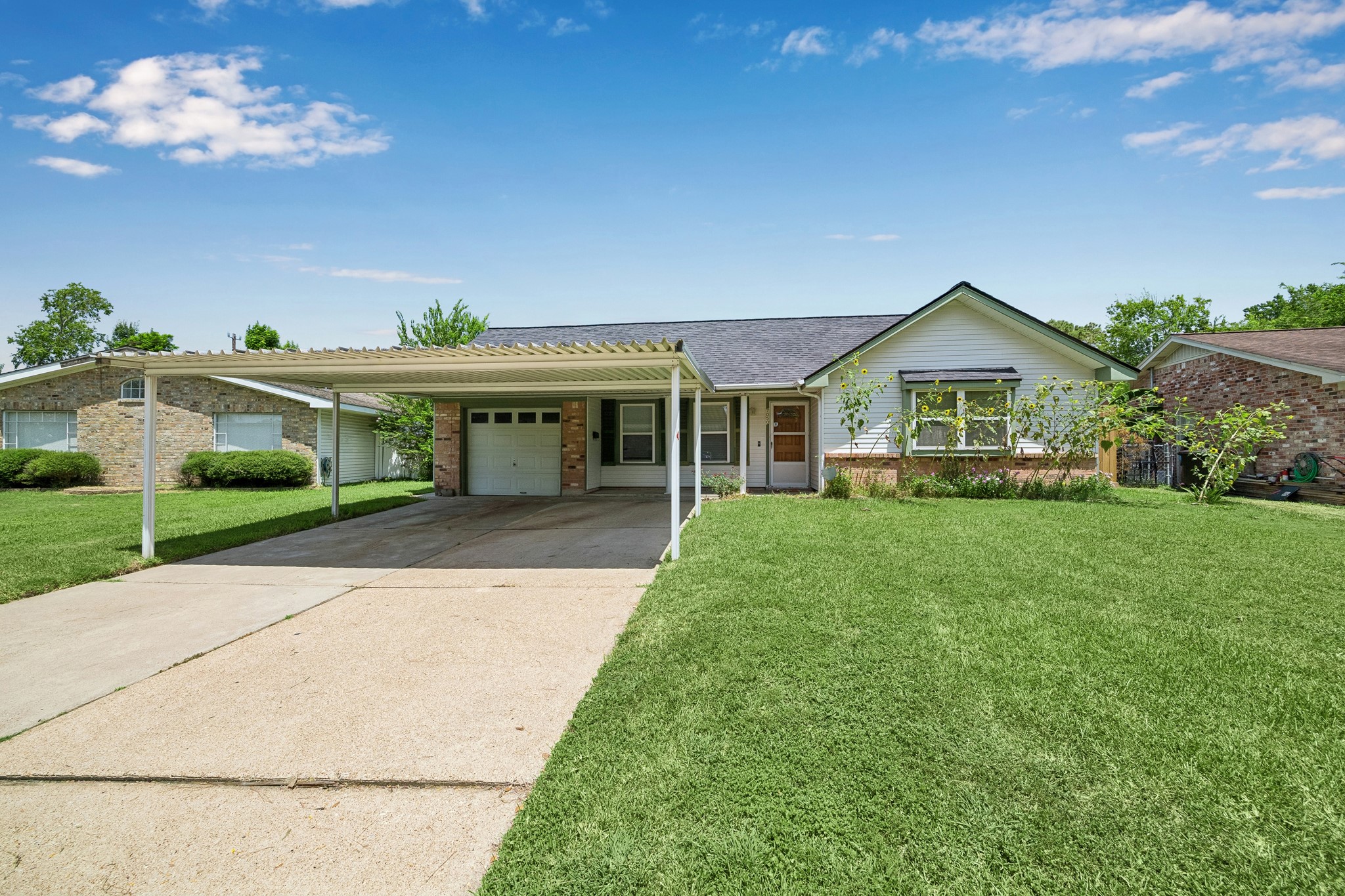 7050 Cole Creek Drive Property Photo 1