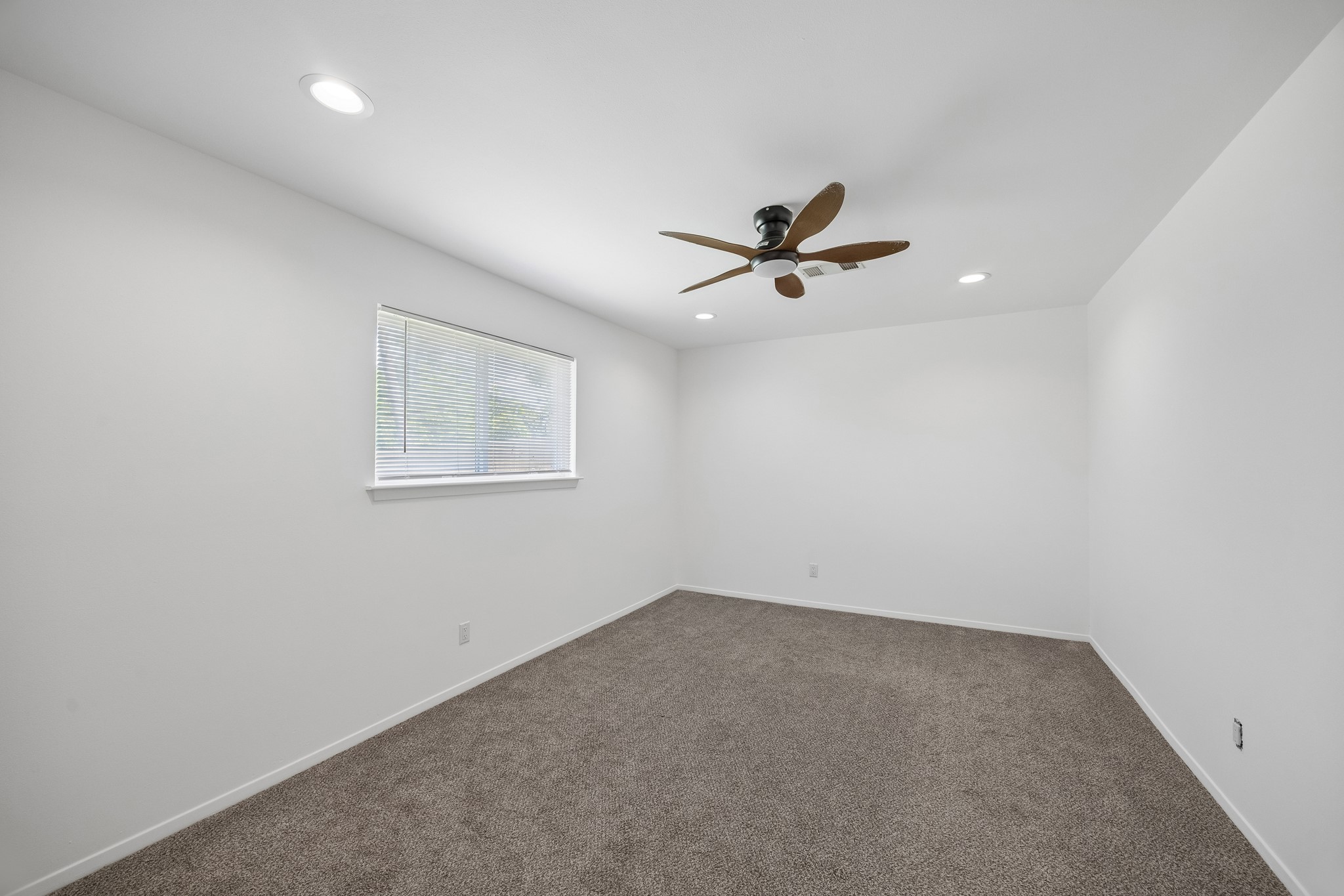 7050 Cole Creek Drive Property Photo 5