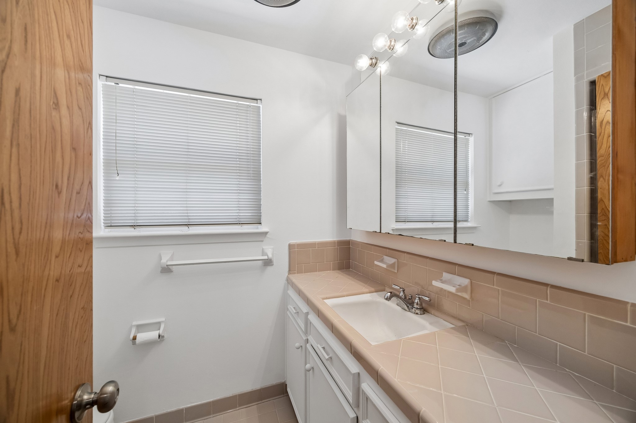 7050 Cole Creek Drive Property Photo 12