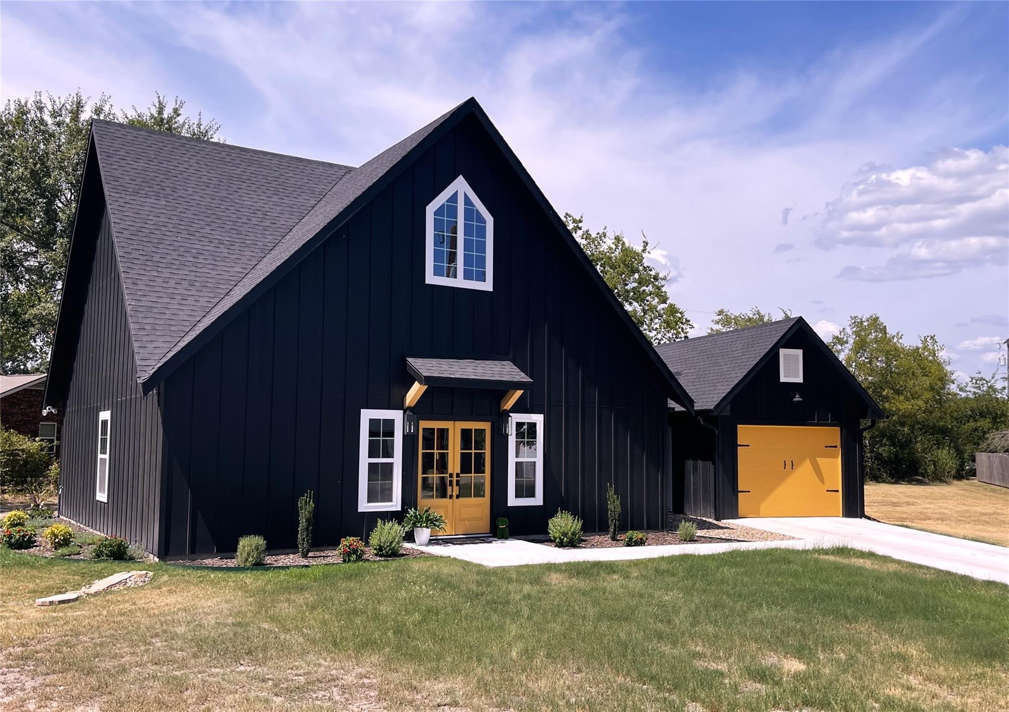 201 Man-o-war Property Photo 1