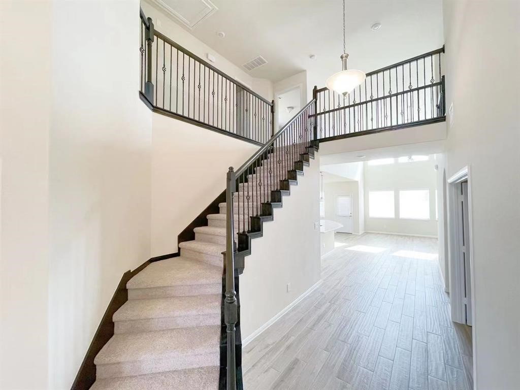 4403 Silvergrass Lane Property Photo 4