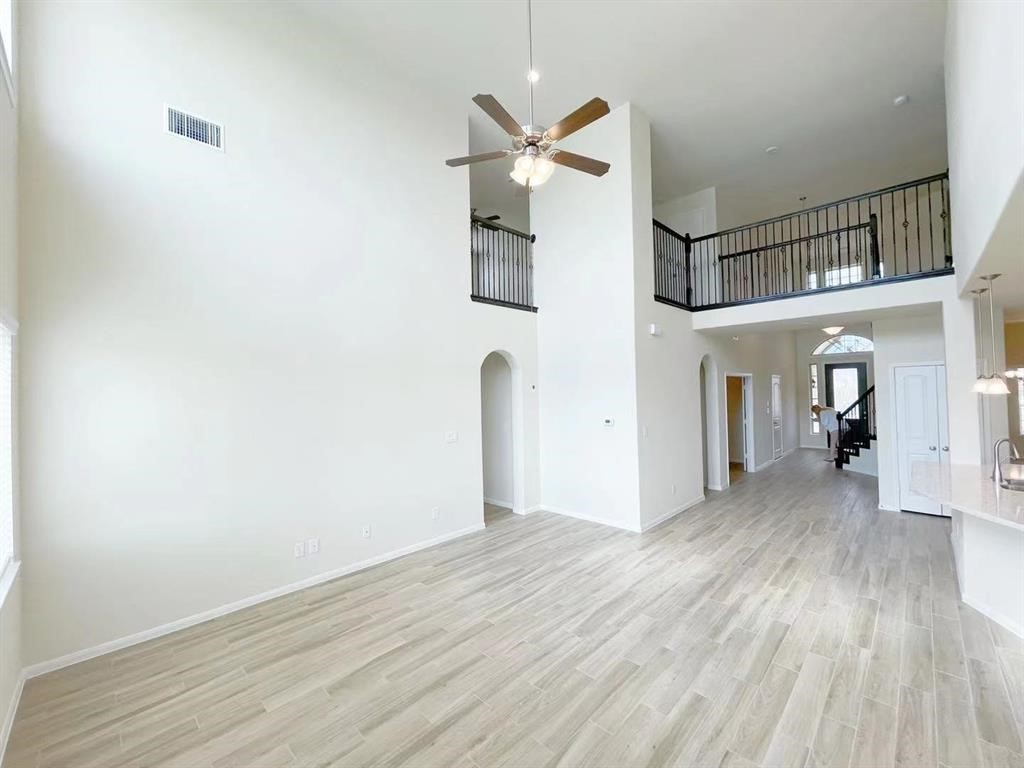 4403 Silvergrass Lane Property Photo 10