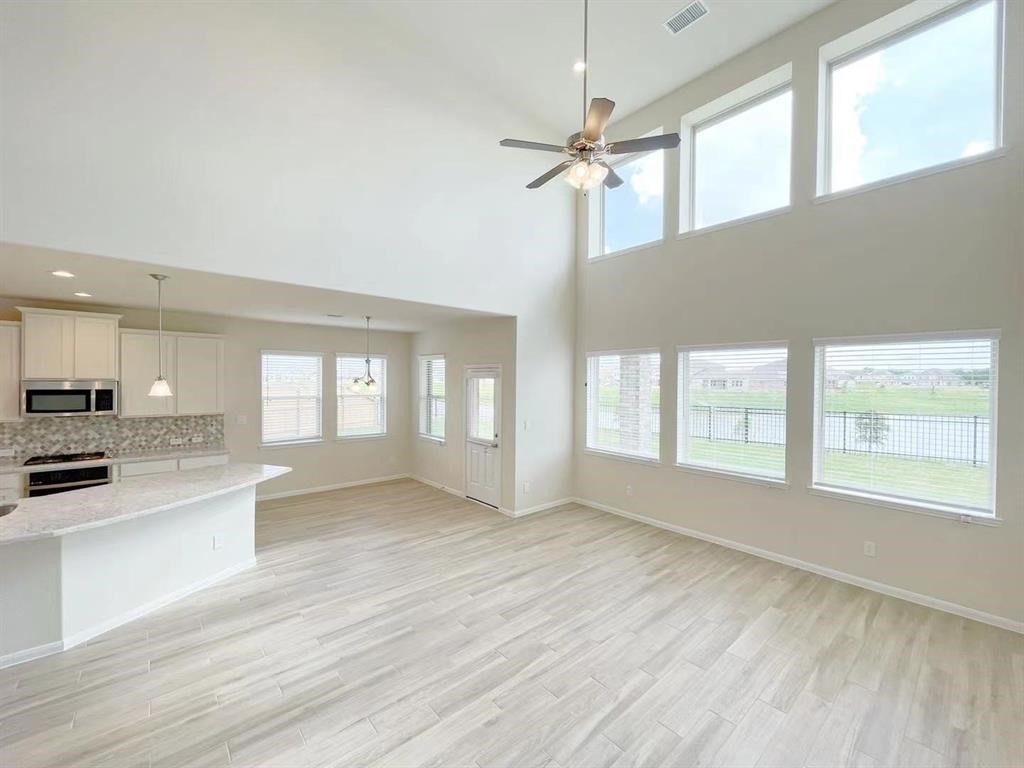 4403 Silvergrass Lane Property Photo 11
